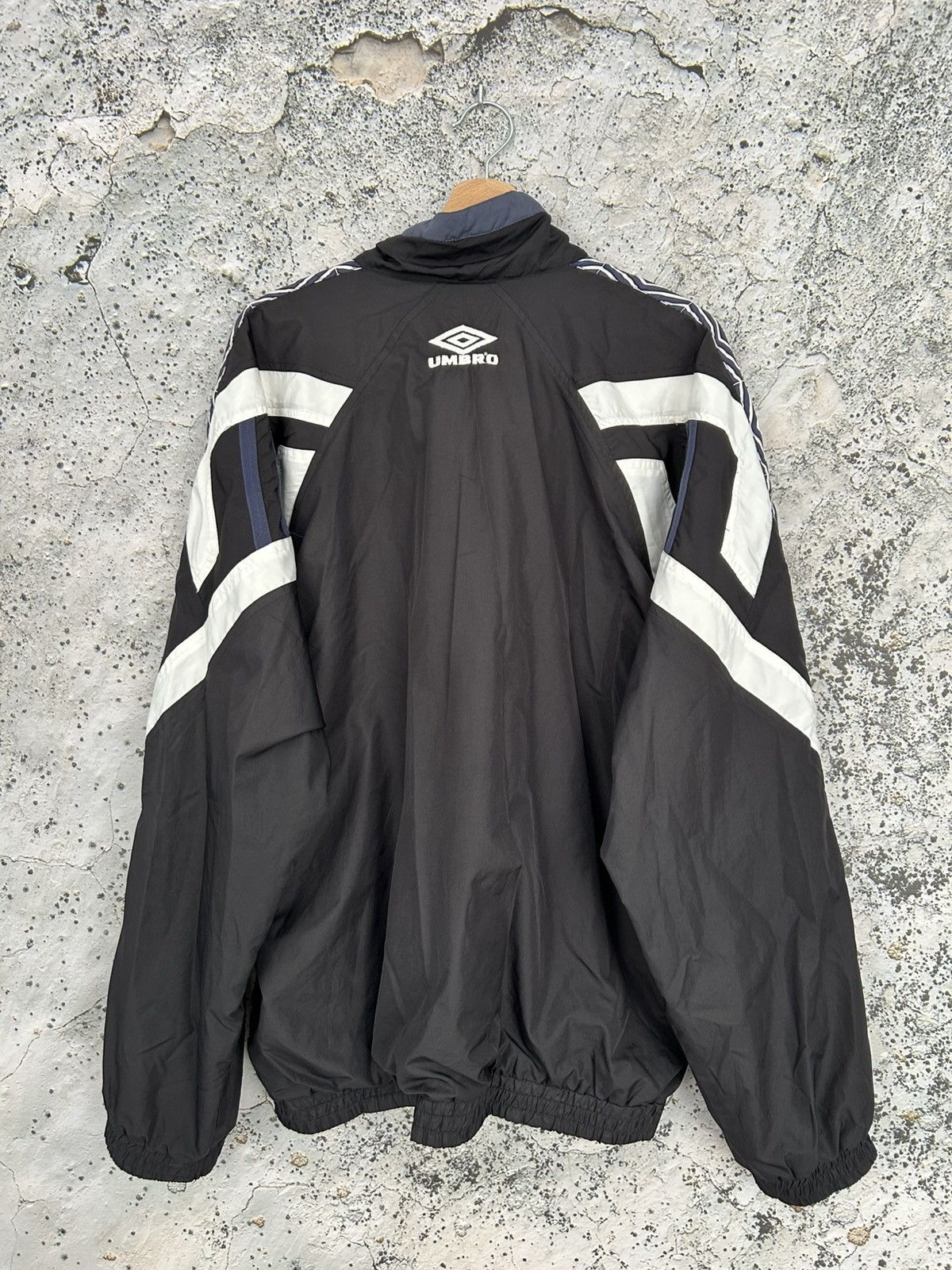 Umbro Vintage Umbro 90s Sport Light Jacket Rap Streetwear Football Size US XL / EU 56 / 4 - 4 Thumbnail