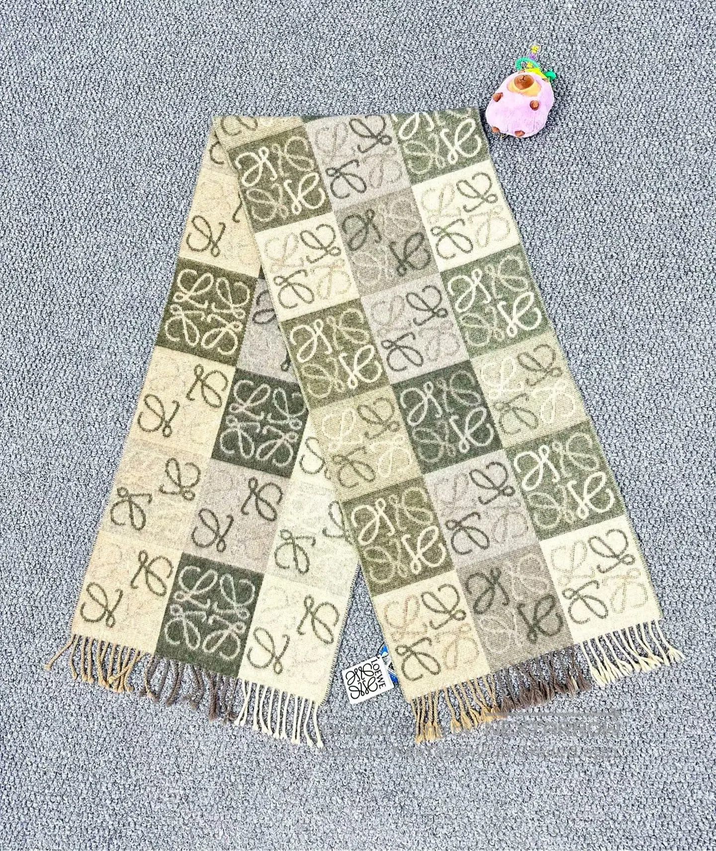 Loewe Loewe Color-block full print logo wool fleece scarf| Size ONE SIZE - 1 Thumbnail