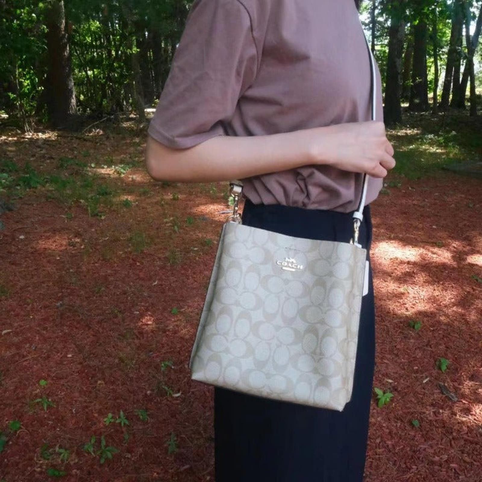 image of Coach Ca582 Mollie Bucket Bag 22 In Sig In Light Khaki/chalk in Cream, Women's