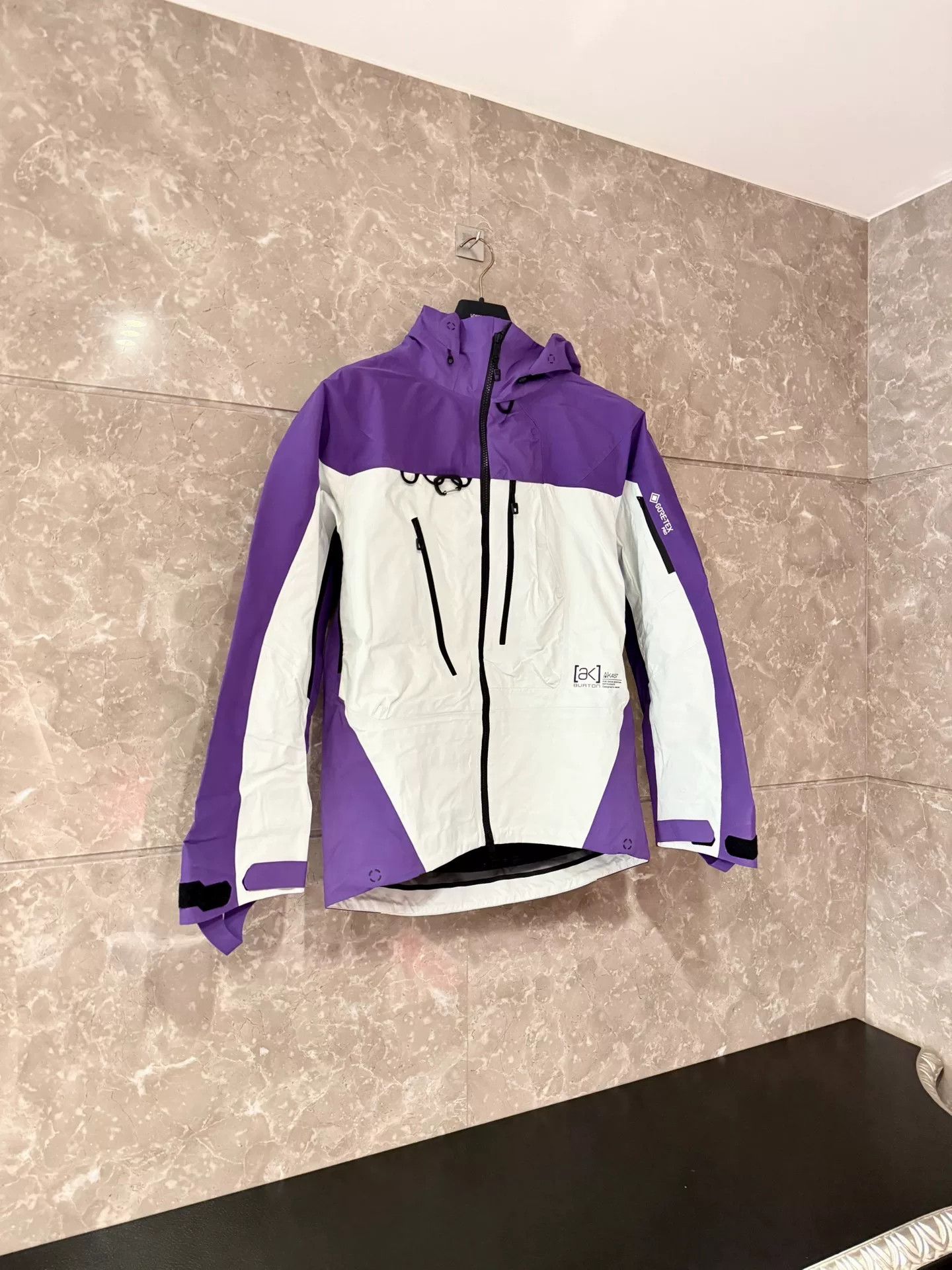 Burton Burton AK457 Limited Purple White Ski Jacket Size XS / US 0-2 / IT 36-38 - 1 Thumbnail