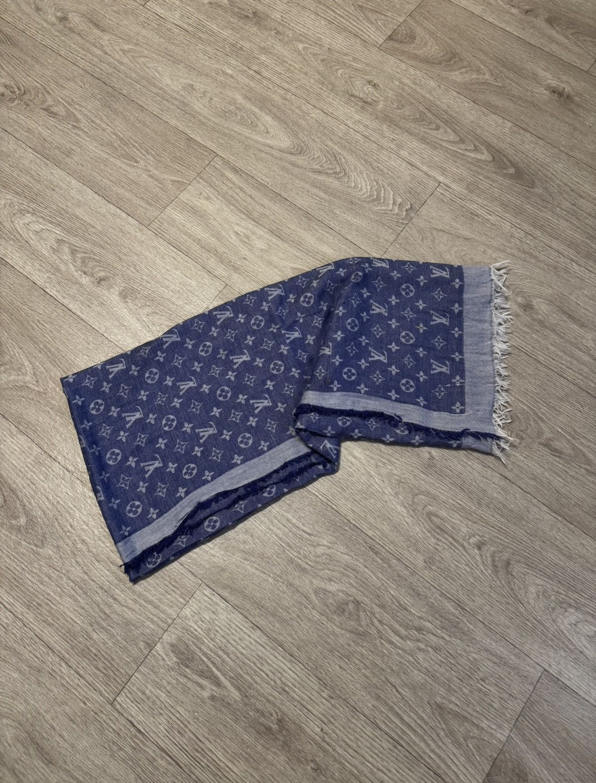 Louis Vuitton 🔷Vintage Louis Vuitton Silk Big Scarf🔷 Size ONE SIZE - 1 Thumbnail