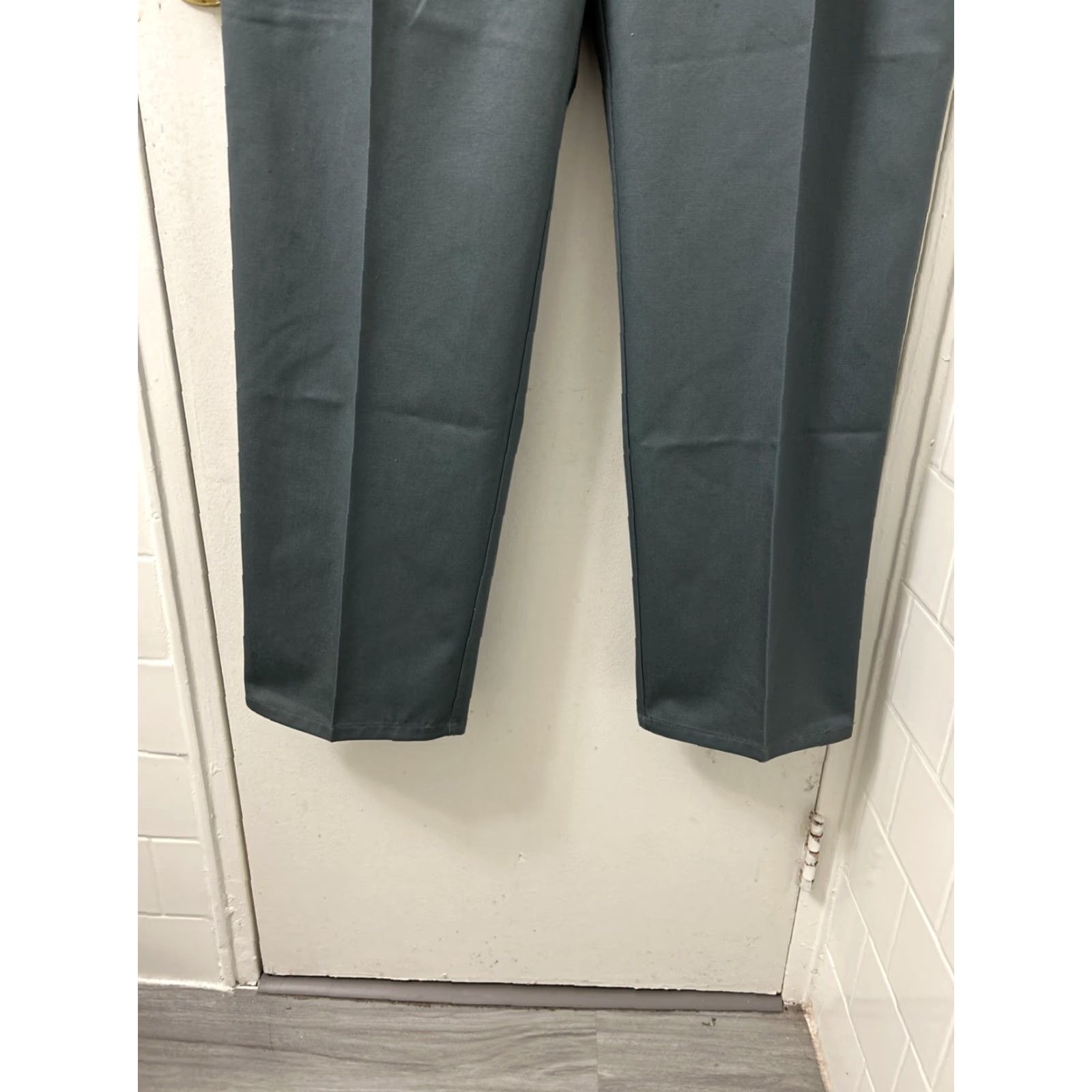 Haggar Haggar Pants Mens 38x30 Navy Blue Wrinkle Free Chino Khaki Pleated 5 Pockets Shirt Style Pants Mens Blue Wrinkle Free Haggar Size US 38 / EU 54 - 3 Thumbnail