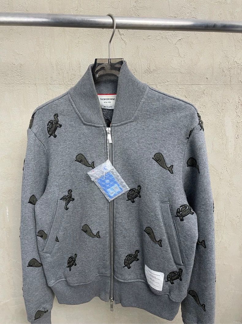Thom Browne Thom browne Gray full-printed fleece whale turtle zipper ja Size US XS / EU 42 / 0 - 3 Thumbnail