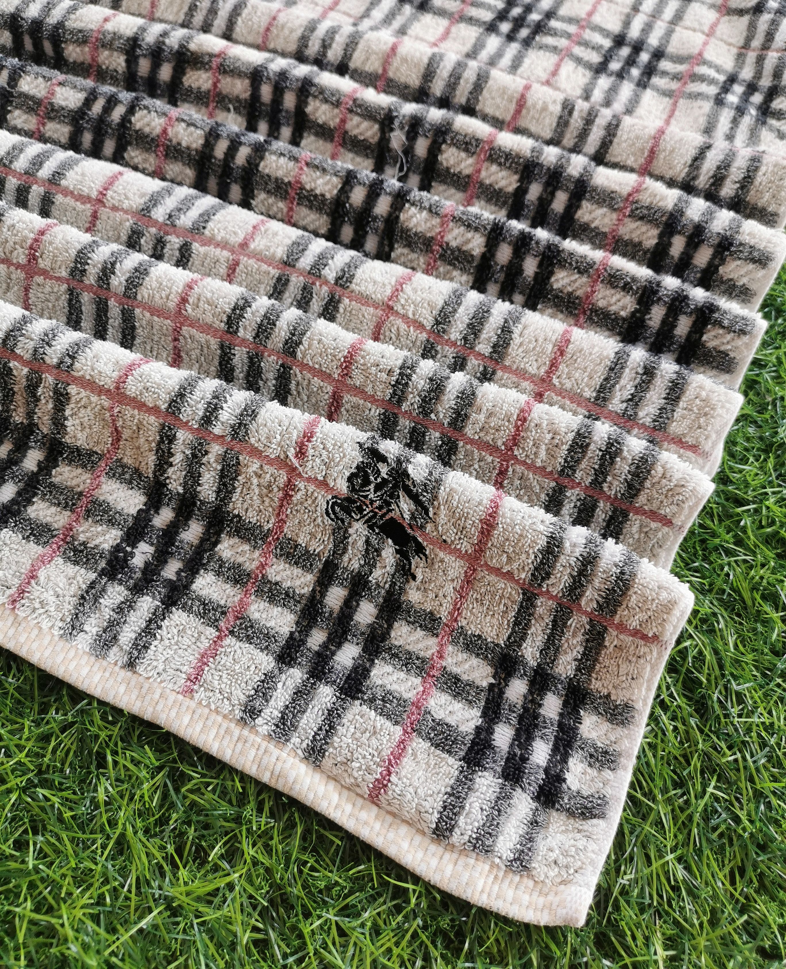 Burberry Check Burberry Shower Towels Size ONE SIZE - 1 Thumbnail