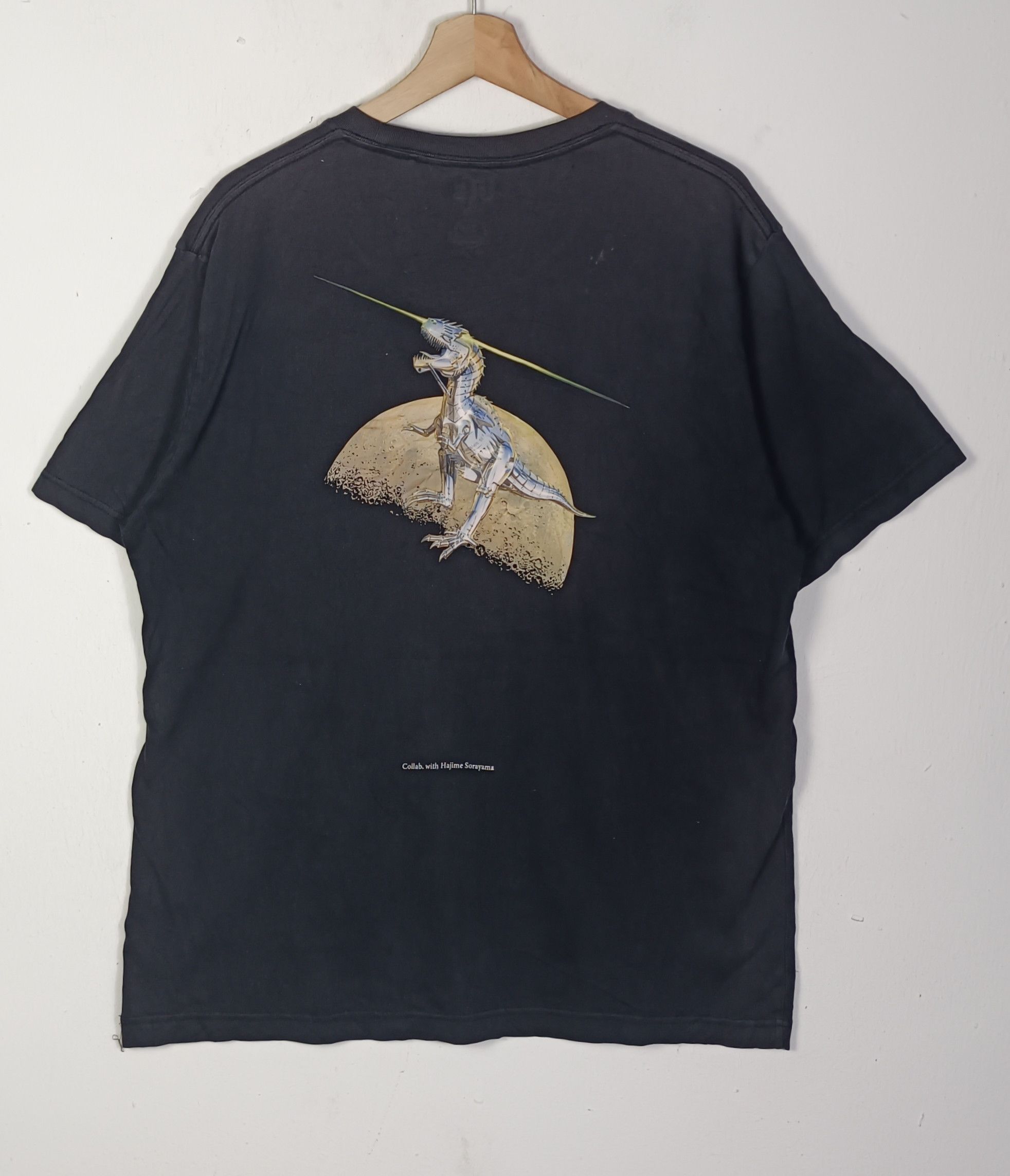 Japanese Brand × Uniqlo Jurassic World Hajime Sorayama Short Sleeve Shirt Size US L / EU 52-54 / 3 - 1 Thumbnail