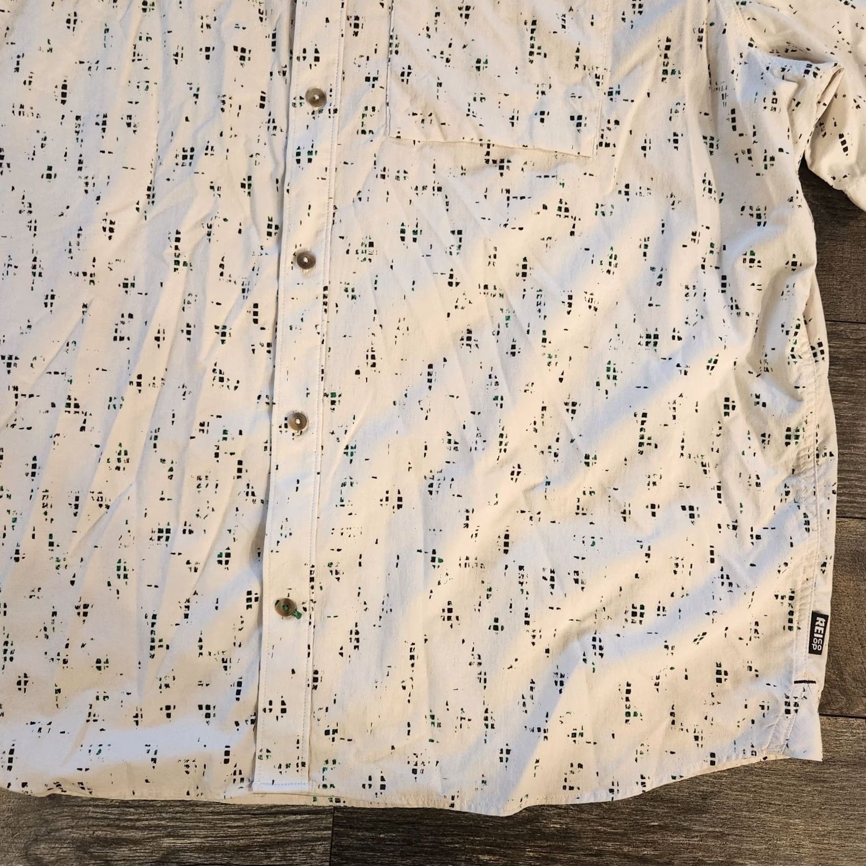Vintage REI Co-op Shirt Mens 2XL Geometric Short Sleeve Button Up Camp Outdoors Casual White Nylon Spandex Lightweight Pockets Summer Men Size US XXL / EU 58 / 5 - 2 Thumbnail