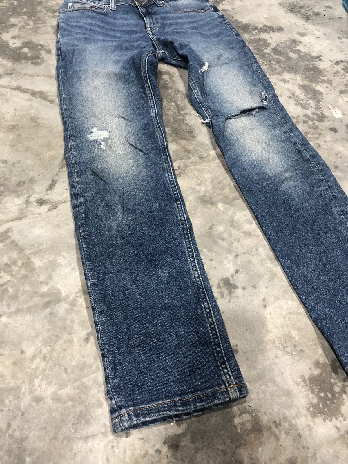 Other × Tommy Hilfiger Tommy Hilfiger distressed jeans Size 29" - 2 Thumbnail