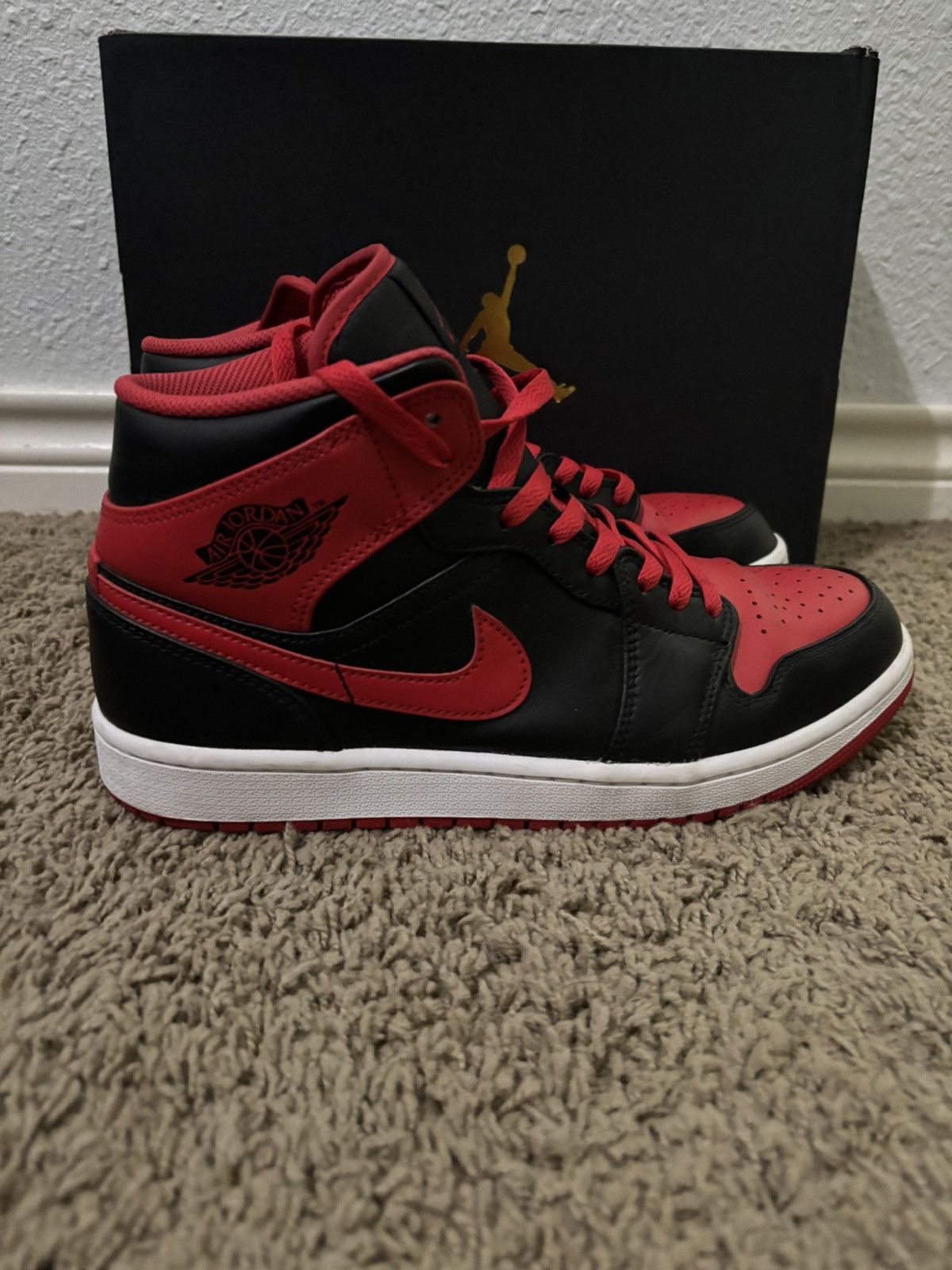 Jordan Brand Jordan 1 mid alternate bred Size US 9.5 / EU 42-43 - 3 Thumbnail