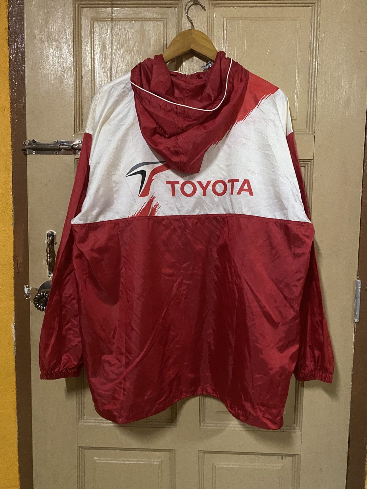 Japanese Brand Vintage Toyota Racing Windbreaker Pullover Jacket Red White Size US L / EU 52-54 / 3 - 6 Thumbnail