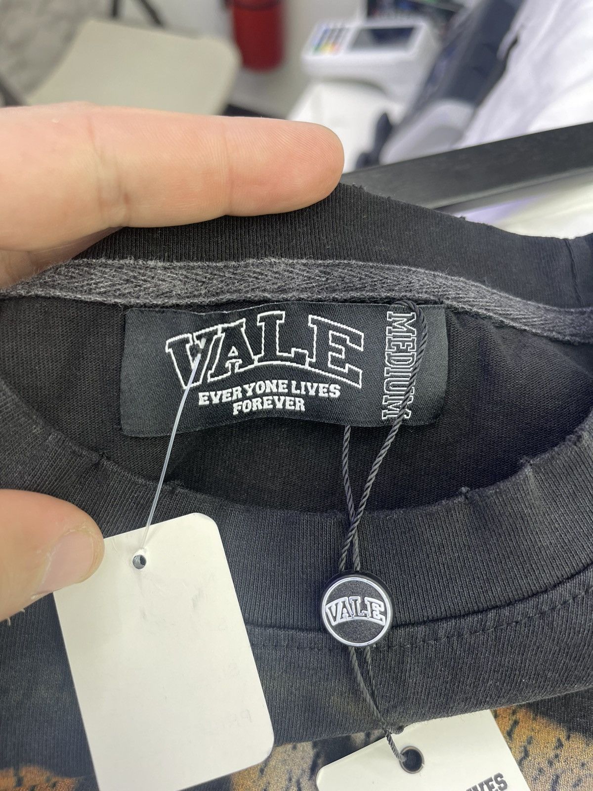 Vale Vale lives “bulldog big” tee (black) Size US M / EU 48-50 / 2 - 3 Thumbnail