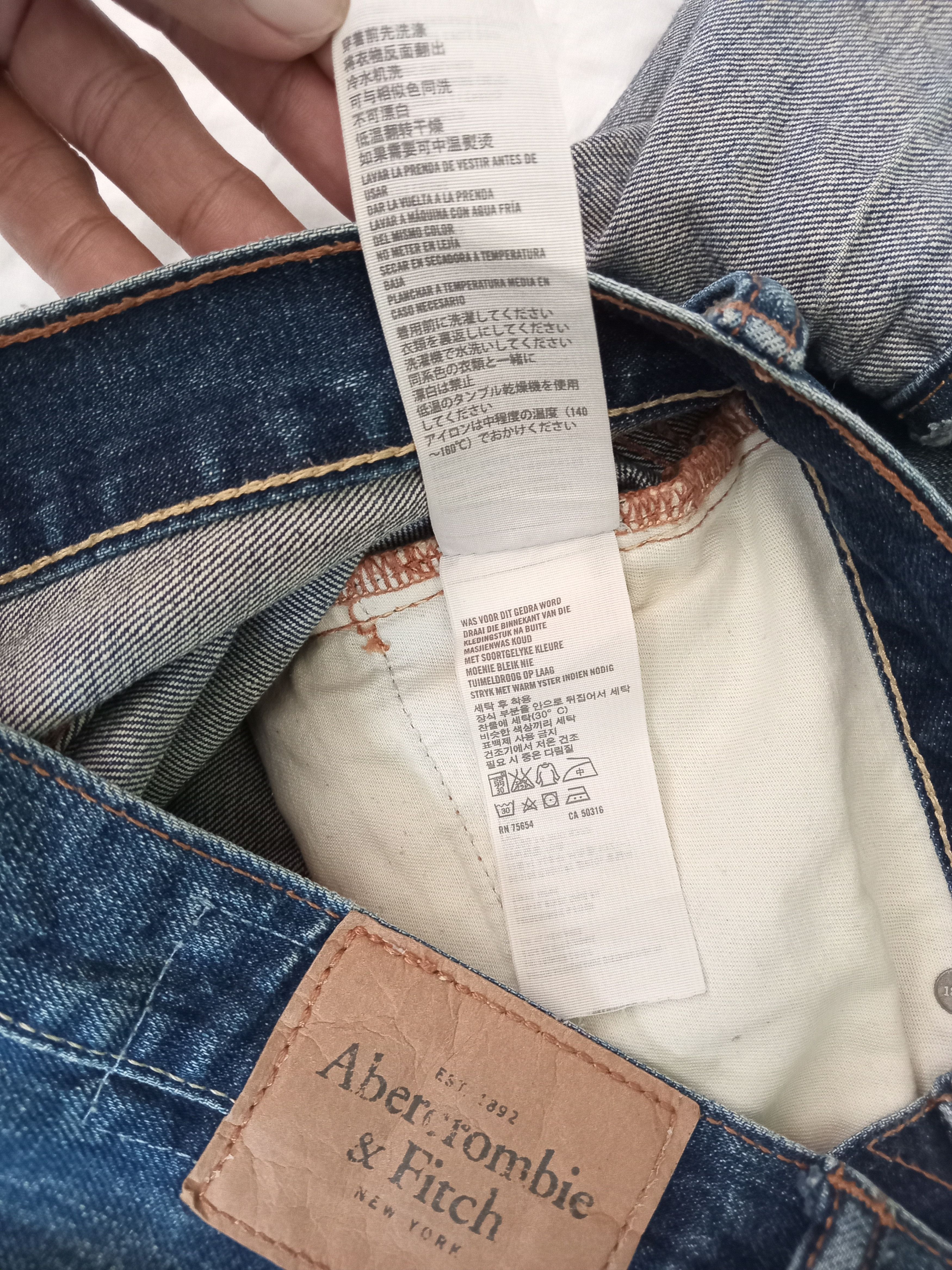 Abercrombie & Fitch × Japanese Brand A&F Classic Straight Ripped Distressed Jeans Pants Size US 32 / EU 48 - 6 Thumbnail