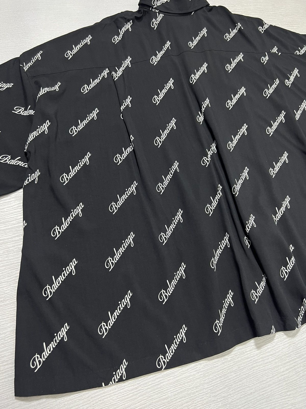 Balenciaga Balenciaga - All Over Script Logo Oversized Button Up Shirt Size XS / US 0-2 / IT 36-38 - 14 Thumbnail