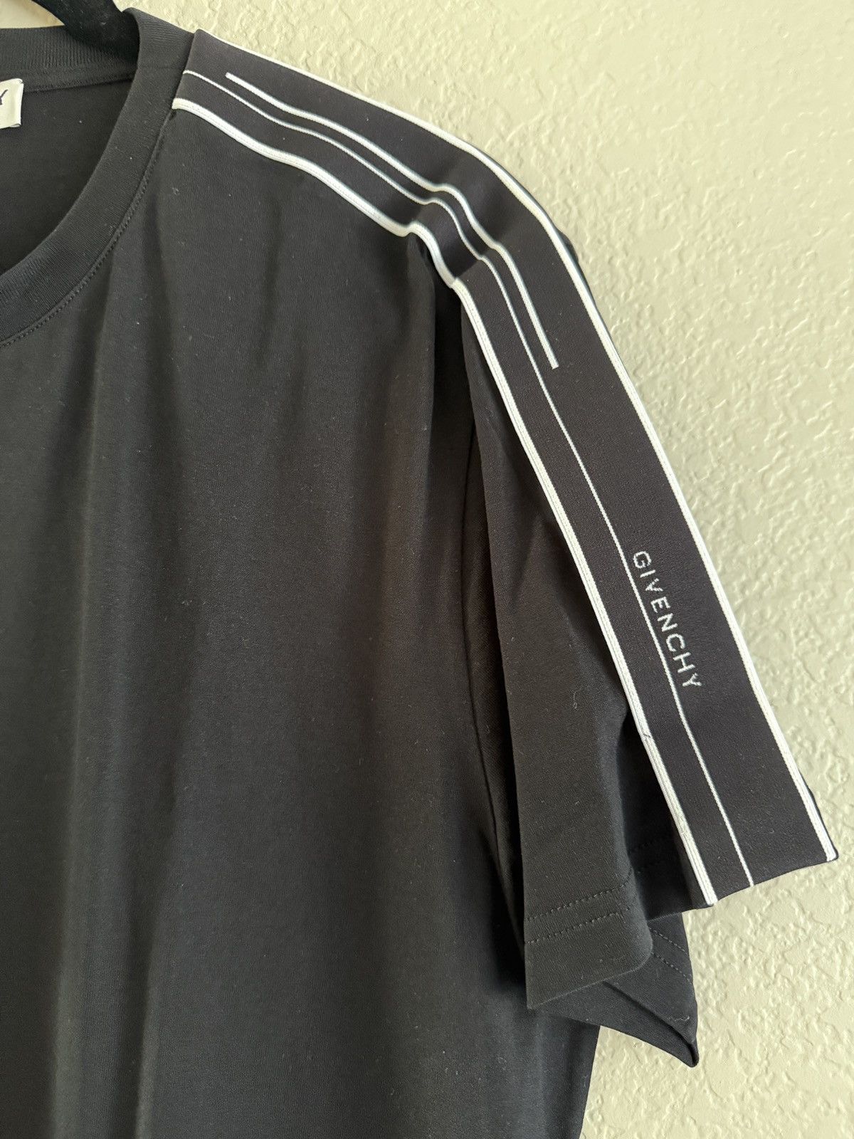 Givenchy BNWT Givenchy Black Elastic Band T-Shirt size Small Size US S / EU 44-46 / 1 - 3 Thumbnail