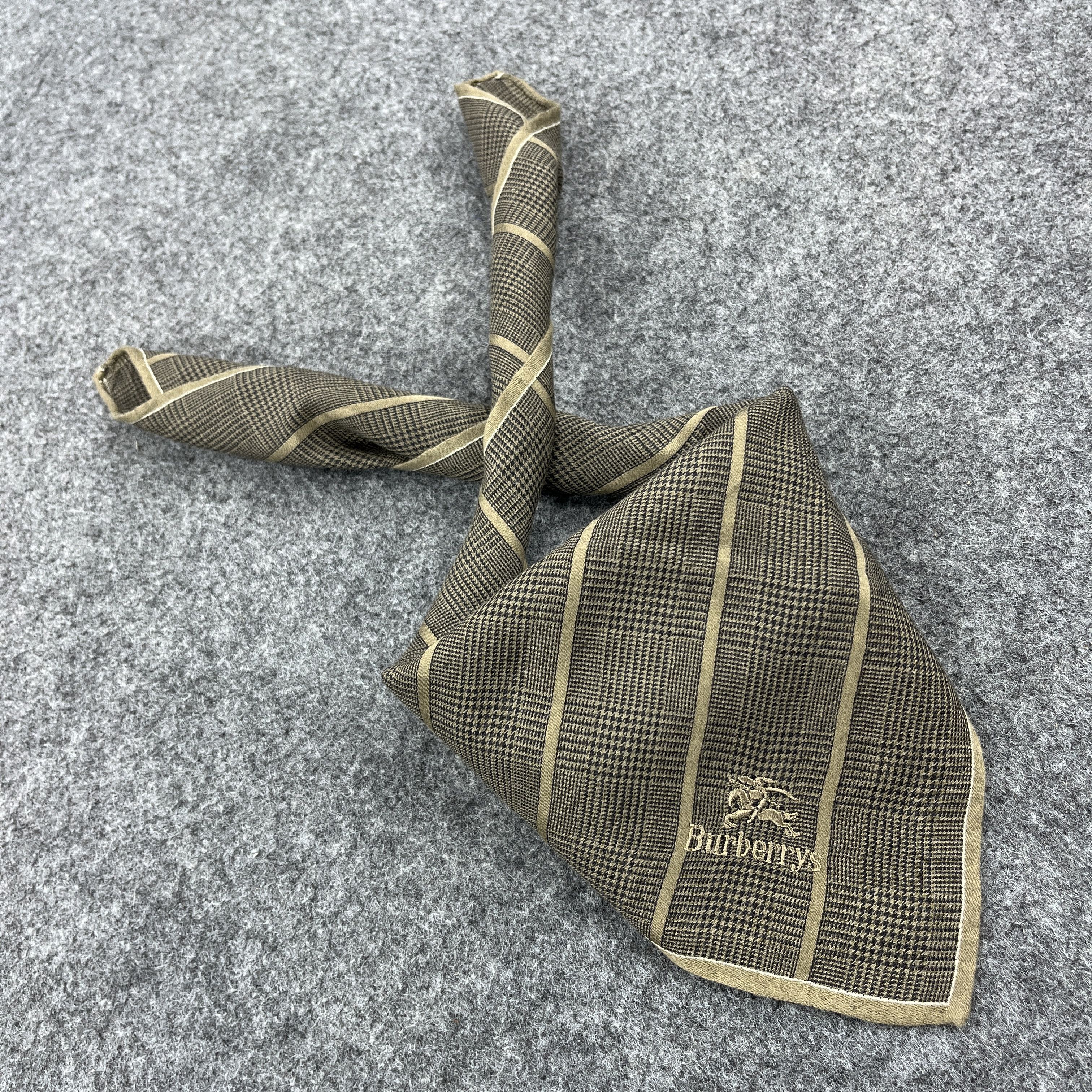 Burberry Burberry Handkerchief / Bandana / Neckerchief B992 Size ONE SIZE - 8 Thumbnail