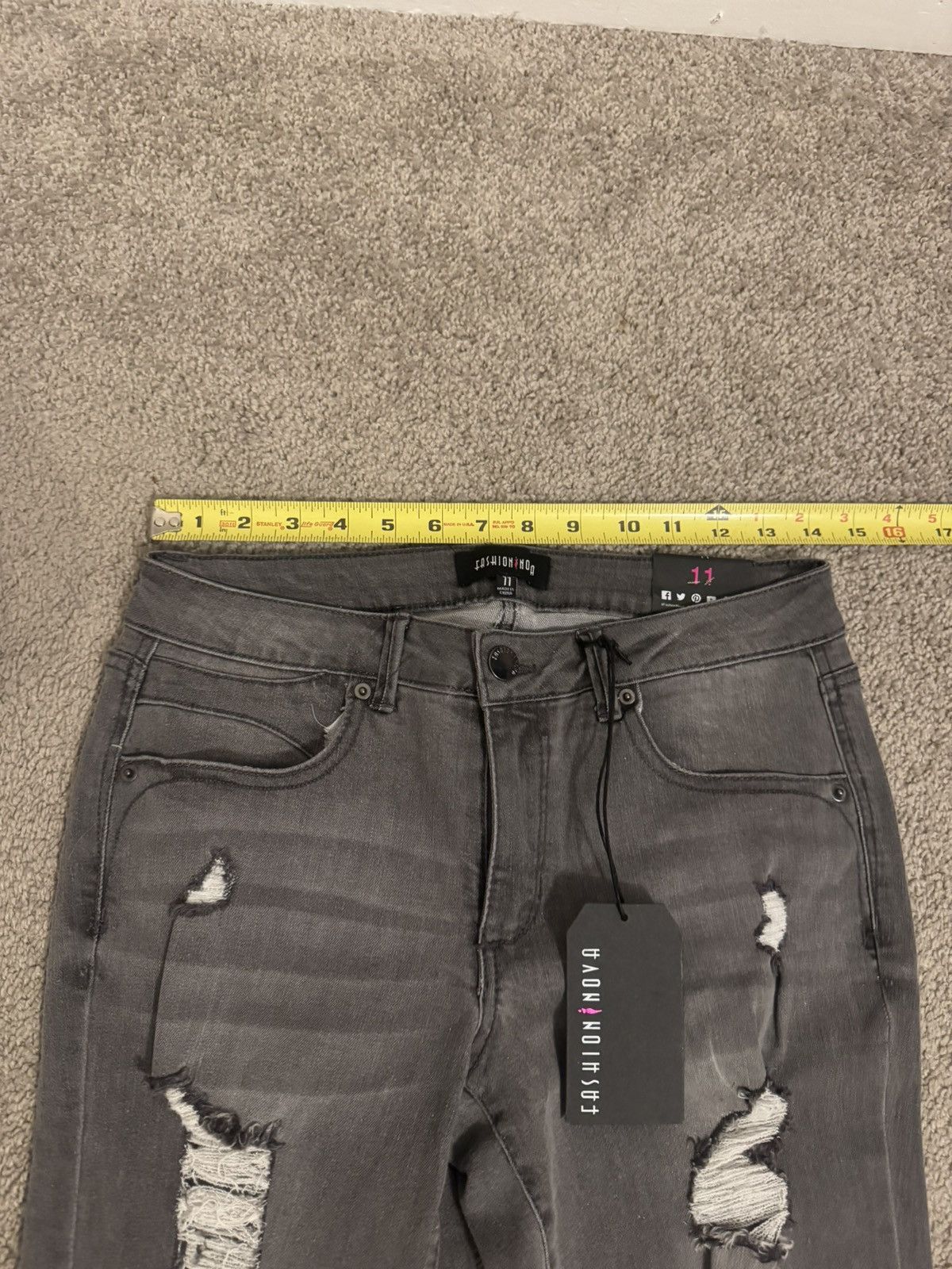 Fashion Nova Fashion Nova Grey Wash Distressed Jeans size 11 Size 31" - 4 Thumbnail