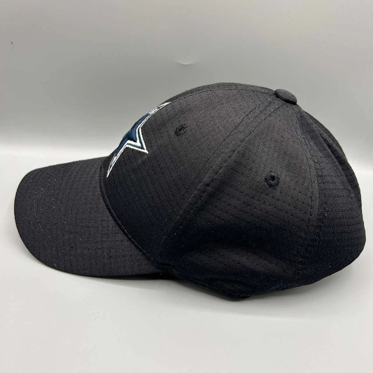 The Unbranded Brand Dallas Cowboys Hat Men M-L Embroidered Stretch Fitted Size ONE SIZE - 4 Thumbnail