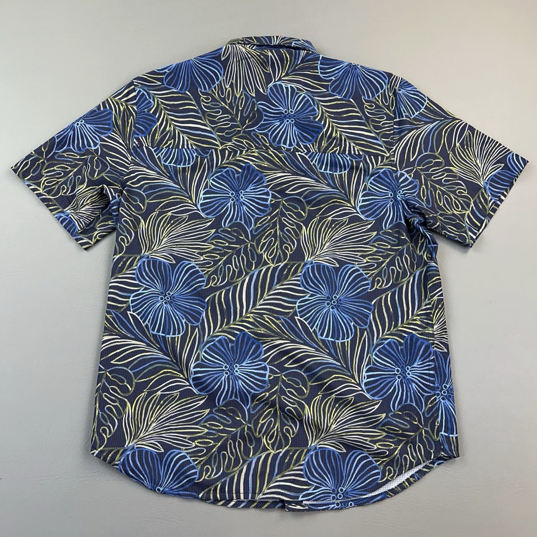 Tommy Bahama VINTAGE Tommy Bahama Shirt Mens Small The Bahama Coast Island Zone Performance Hawaiian Size US S / EU 44-46 / 1 - 7 Thumbnail