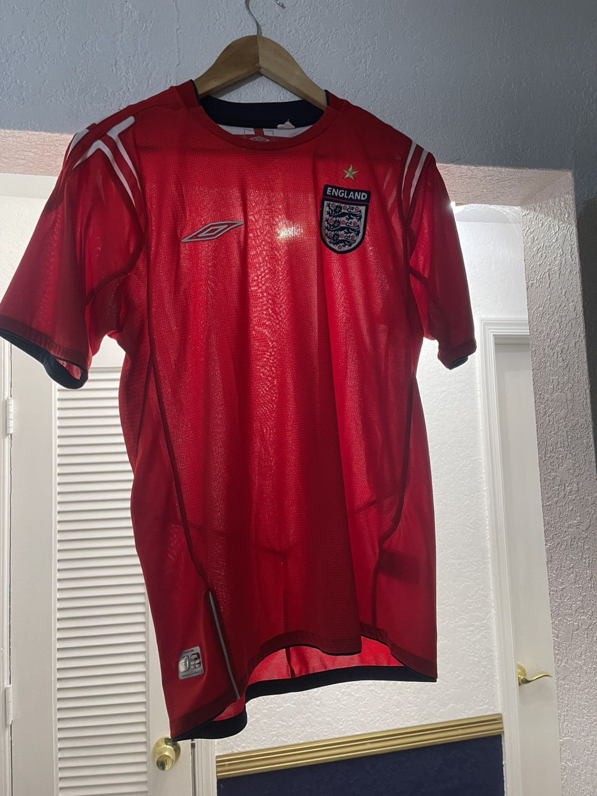 Umbro 2004-2006 ENGLAND AWAY JERSEY S Size US S / EU 44-46 / 1 - 8 Thumbnail