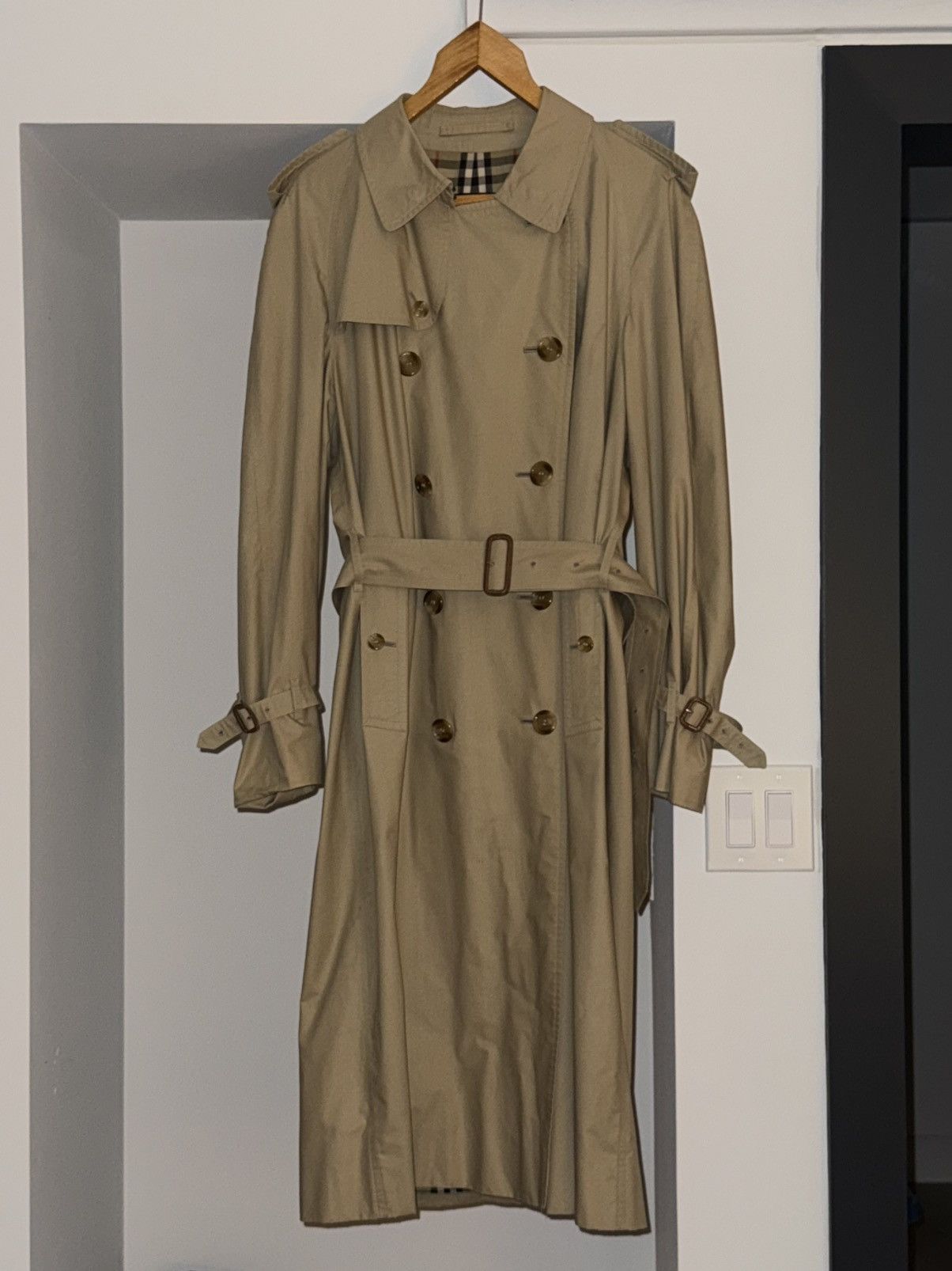 Burberry Burberrys Tan Trench Coach Size XL (42 Long) Size US XL / EU 56 / 4 - 2 Thumbnail