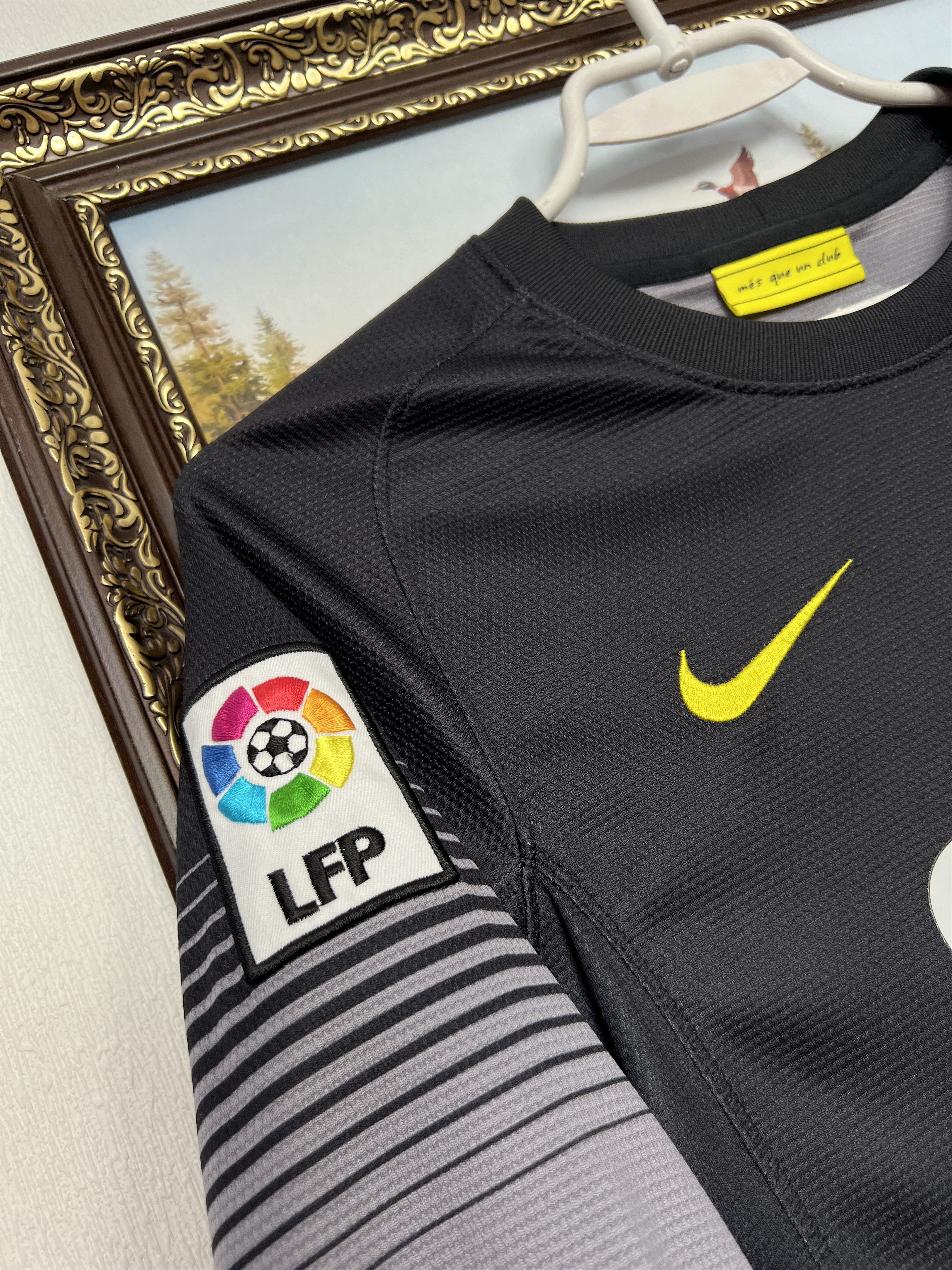 Nike Barcelona Goalkeeper football shirt 2013 Soccer Nike Boys M Size US XS / EU 42 / 0 - 4 Thumbnail