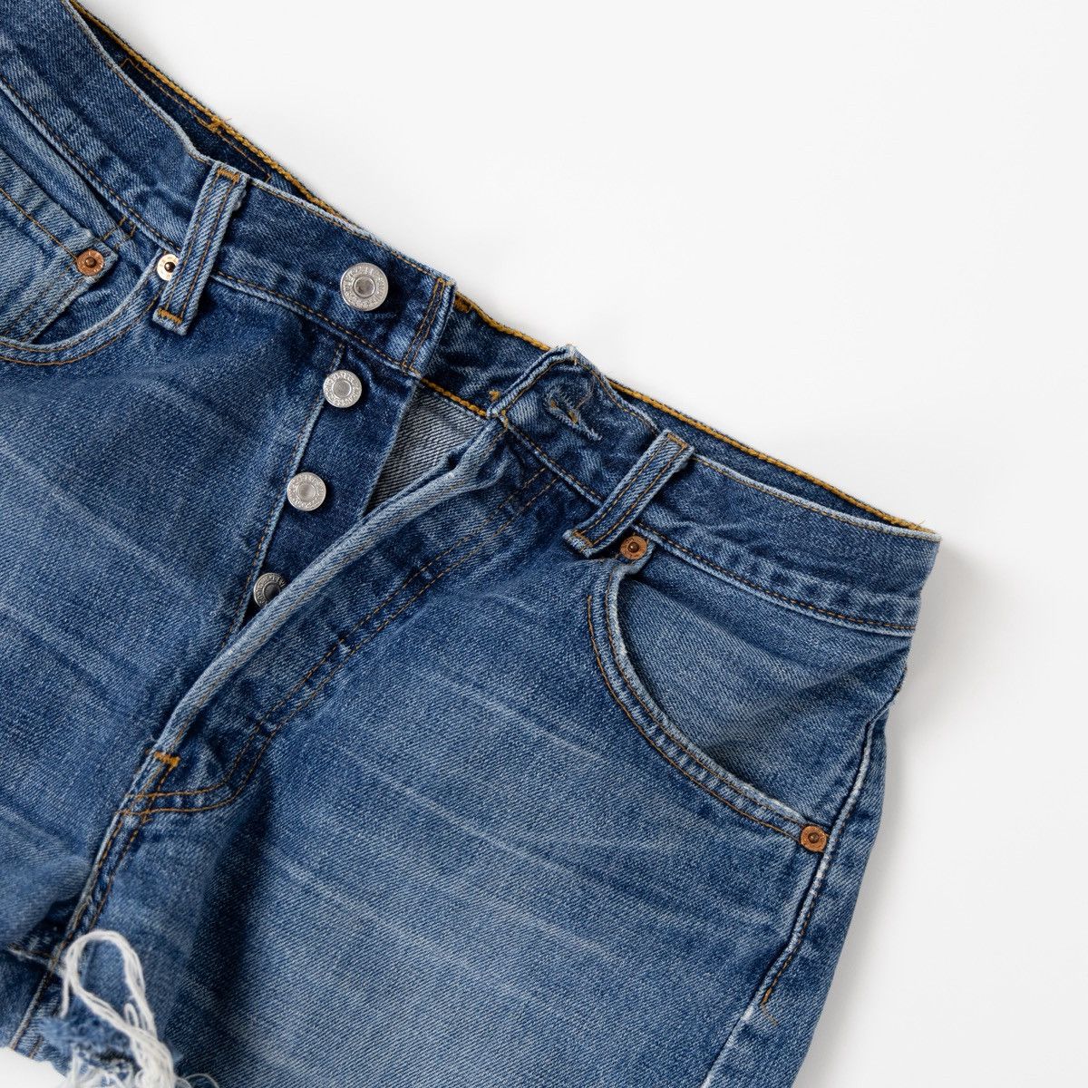 Levi's Levis 501 Womens Blue Denim Shorts Button Fly Frayed Raw Size 30" / US 8 / IT 44 - 3 Thumbnail