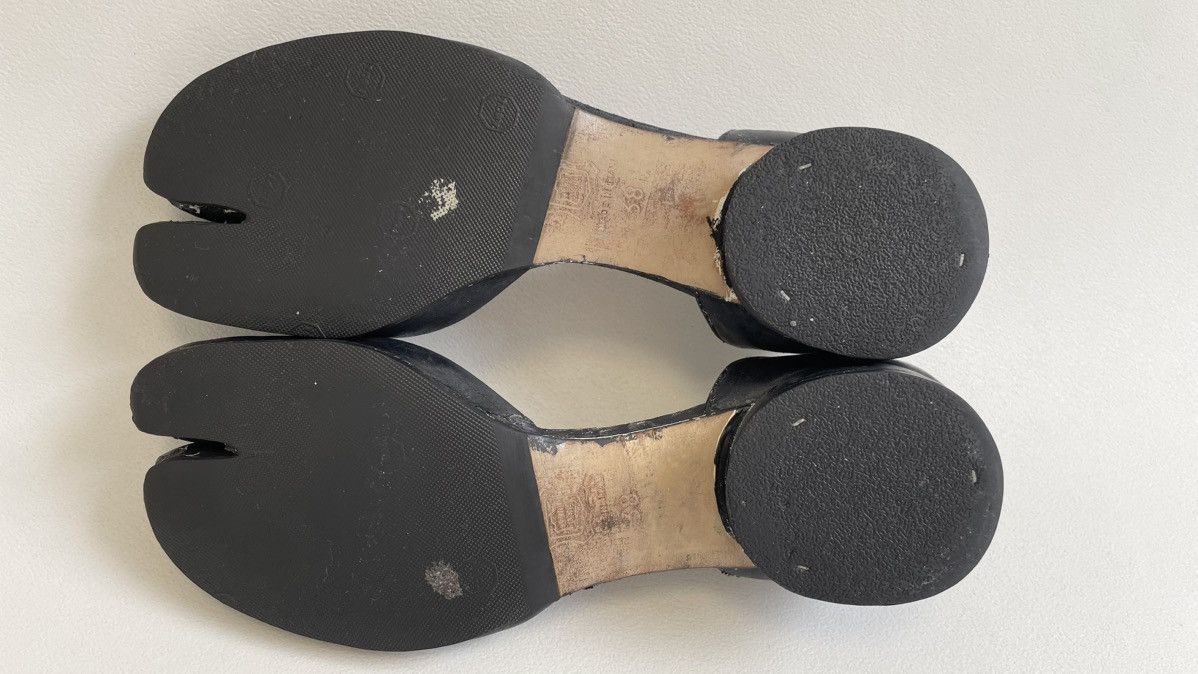 Maison Margiela 1990s Black Painted Mule Tabi Shoes Size US 8 / IT 38 - 18 Thumbnail