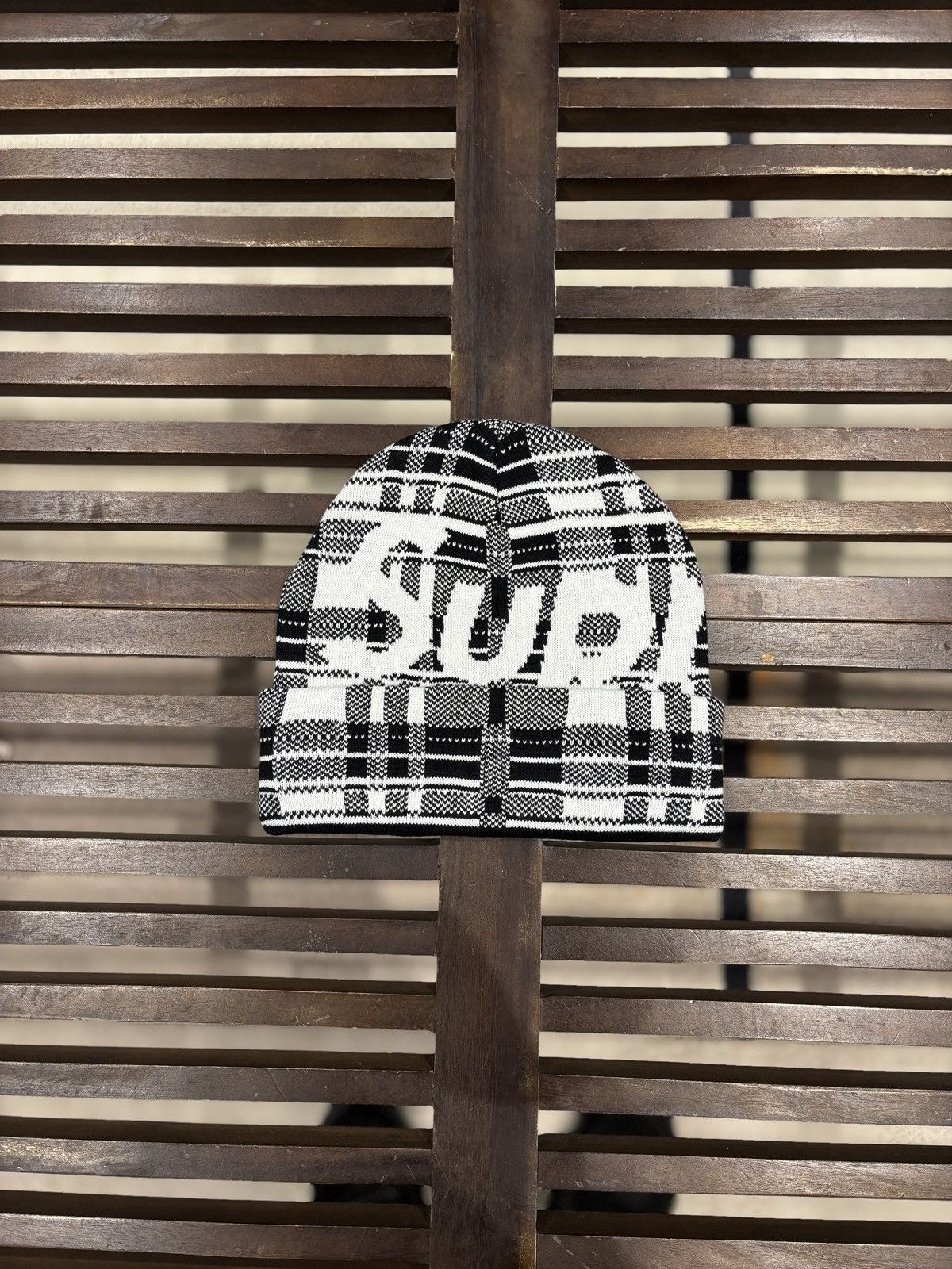 Supreme Supreme Big Logo Beanie (FW23) White Plaid Size ONE SIZE - 1 Thumbnail
