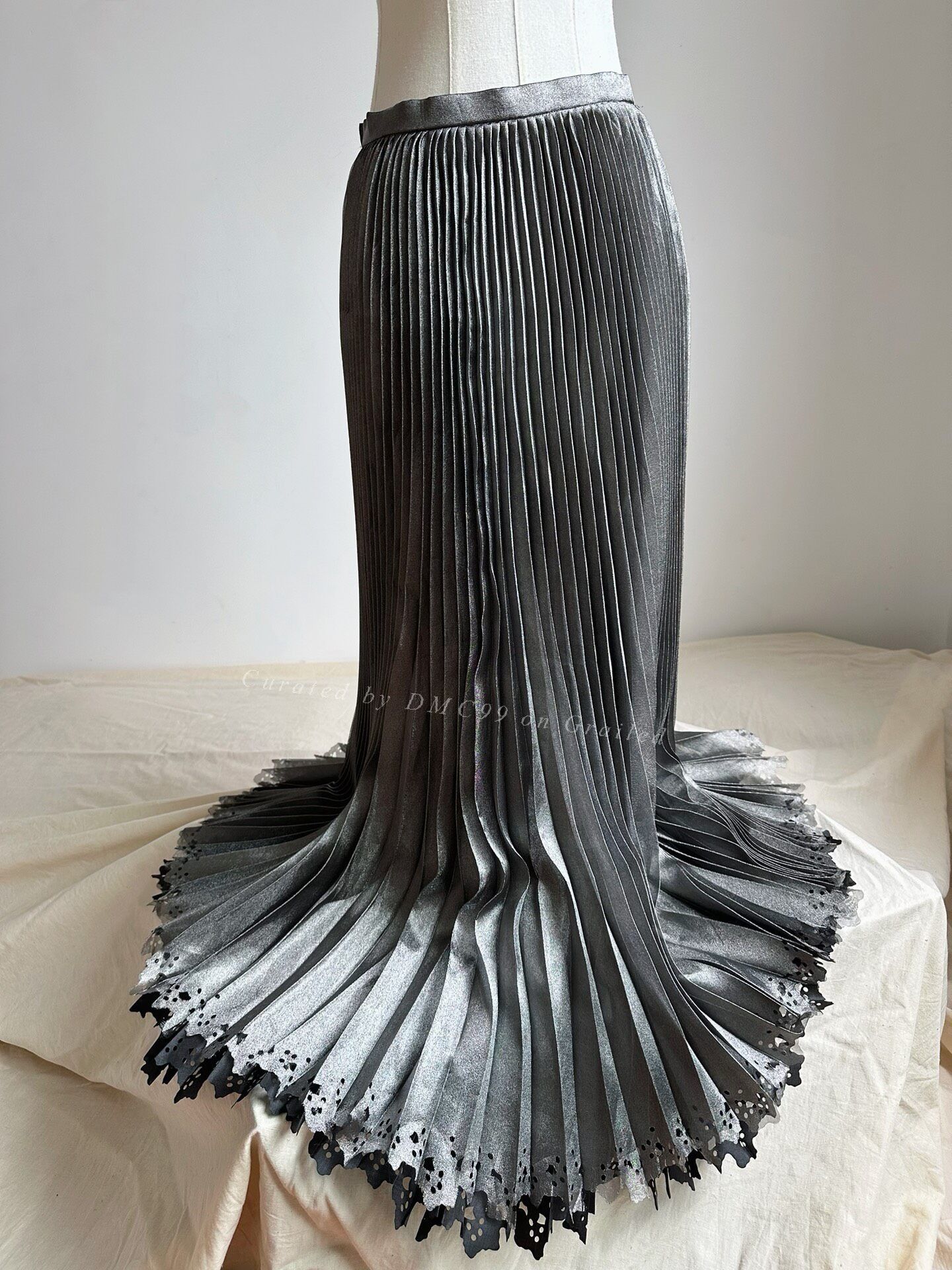Issey Miyake Issey Miyake Main Line Burned Hem Skirt Size 33" - 1 Thumbnail