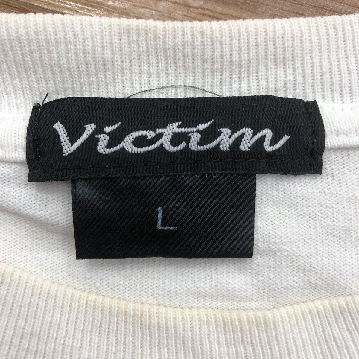 Vintage VICTIM JAPAN STREETWEAR Anarchy Painter Fotofolio Tee Shirt Size US L / EU 52-54 / 3 - 5 Thumbnail