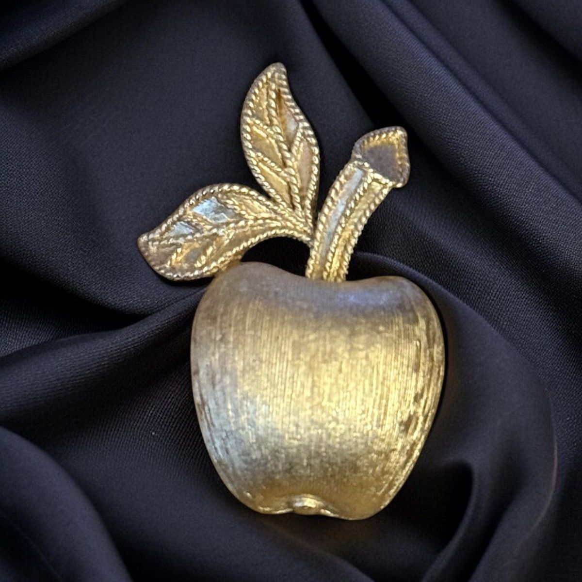 Vintage Vintage Avon 1974 gilded apple brooch Size ONE SIZE - 1 Thumbnail