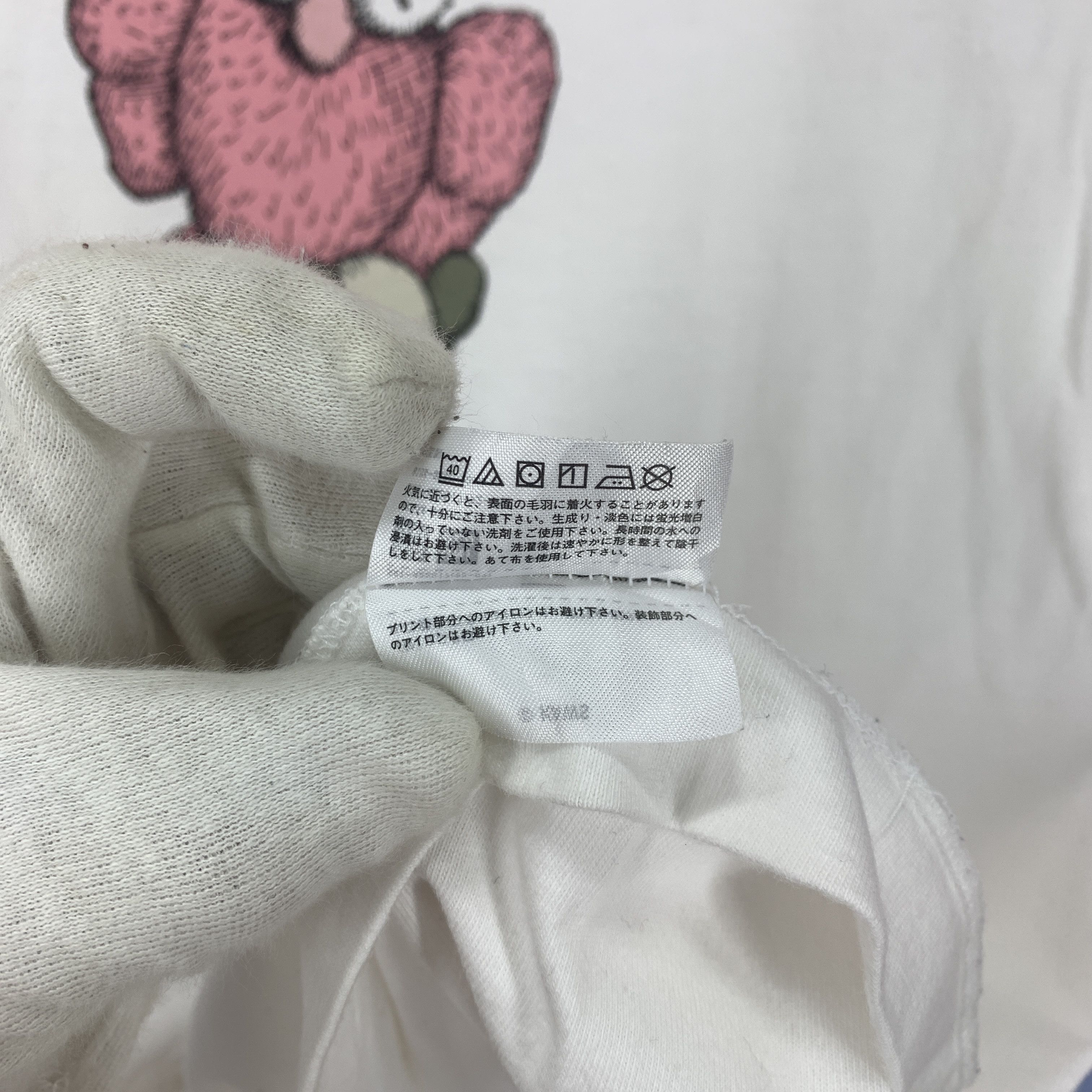 Kaws × Uniqlo KAWS x UNIQLO Crew Neck T Shirt #1823/08 Size US M / EU 48-50 / 2 - 6 Thumbnail