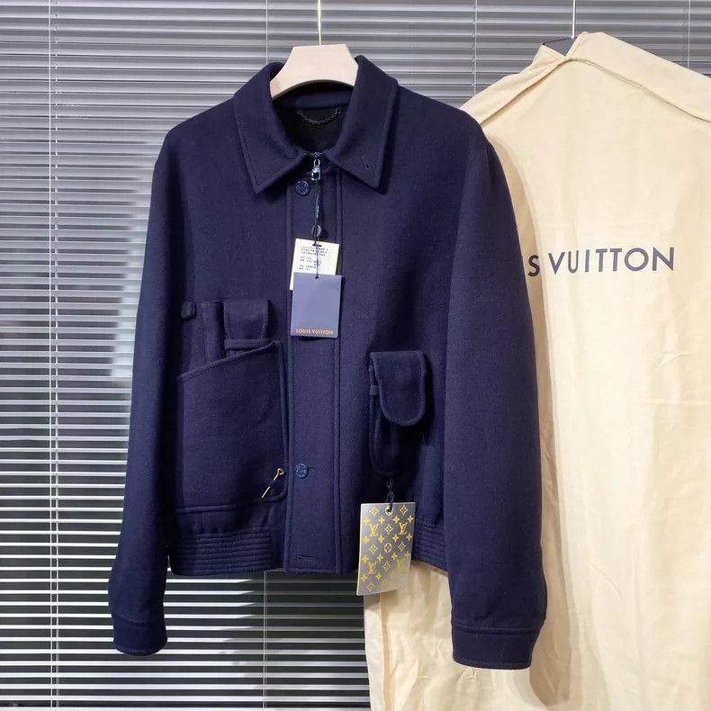 Louis Vuitton LOUIS VUITTON Pin tag multi-pocket inside presbyopic full p Size US L / EU 52-54 / 3 - 1 Thumbnail
