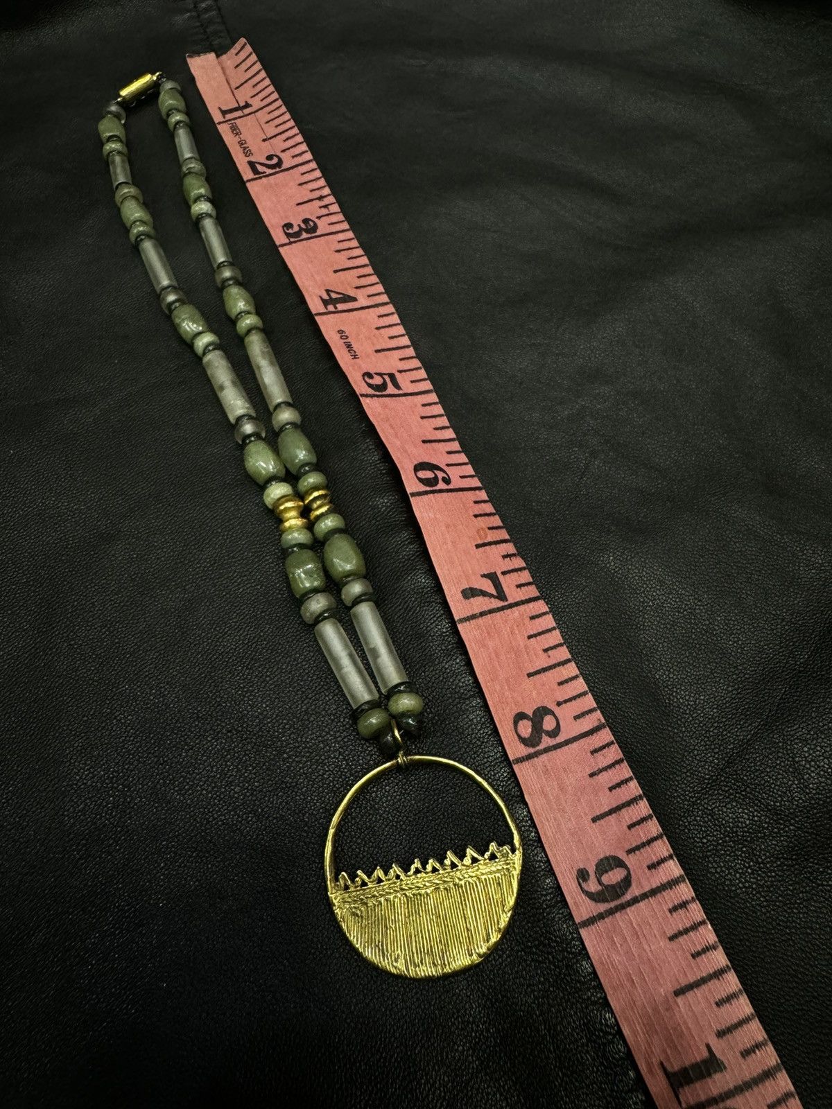 Jewelry VINTAGE BRASS GREEN JADE BEADS STRAND NECKLACE Size ONE SIZE - 3 Thumbnail