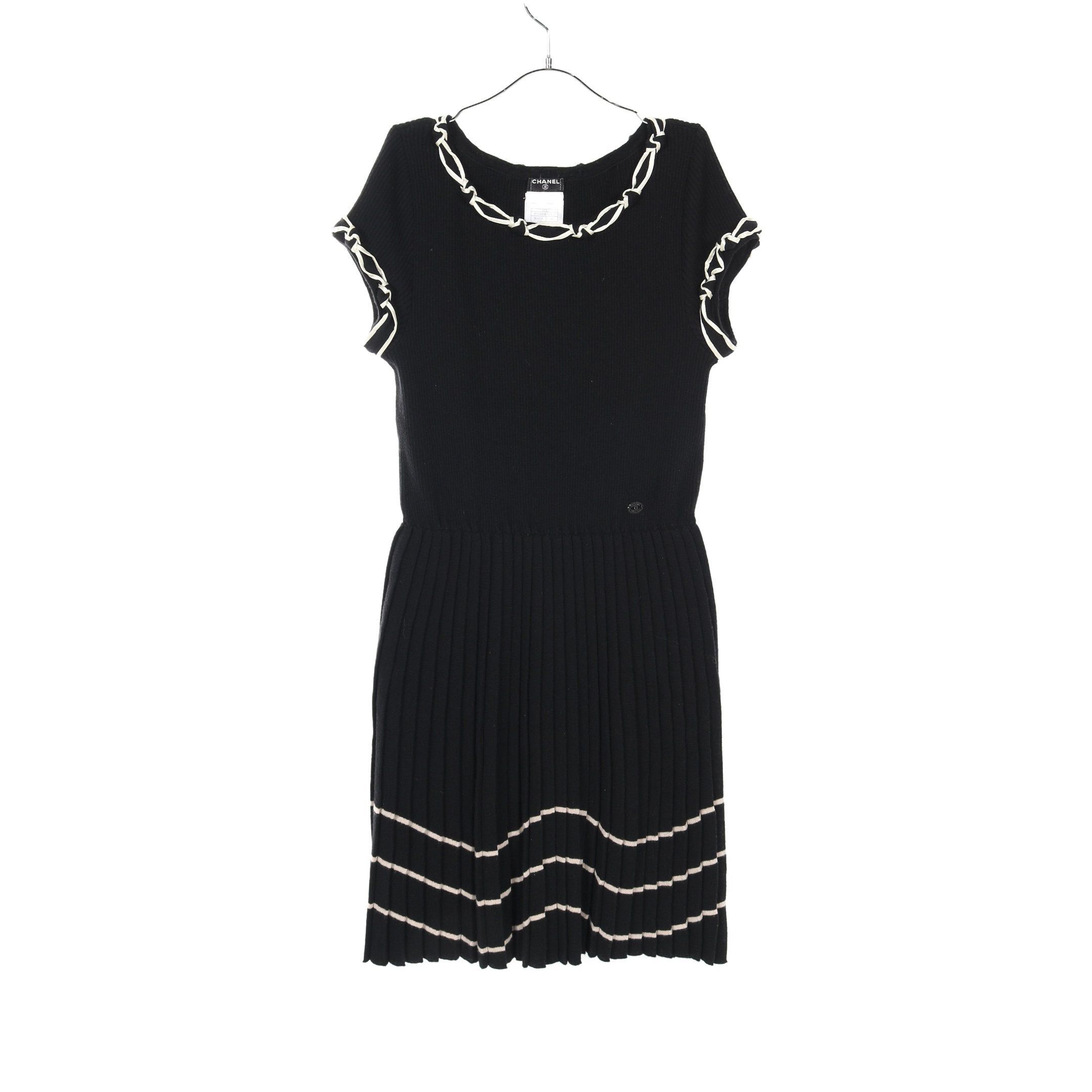 Chanel Chanel Pleats Rib Knit Dress Wool Black 07A Size ONE SIZE - 1 Thumbnail