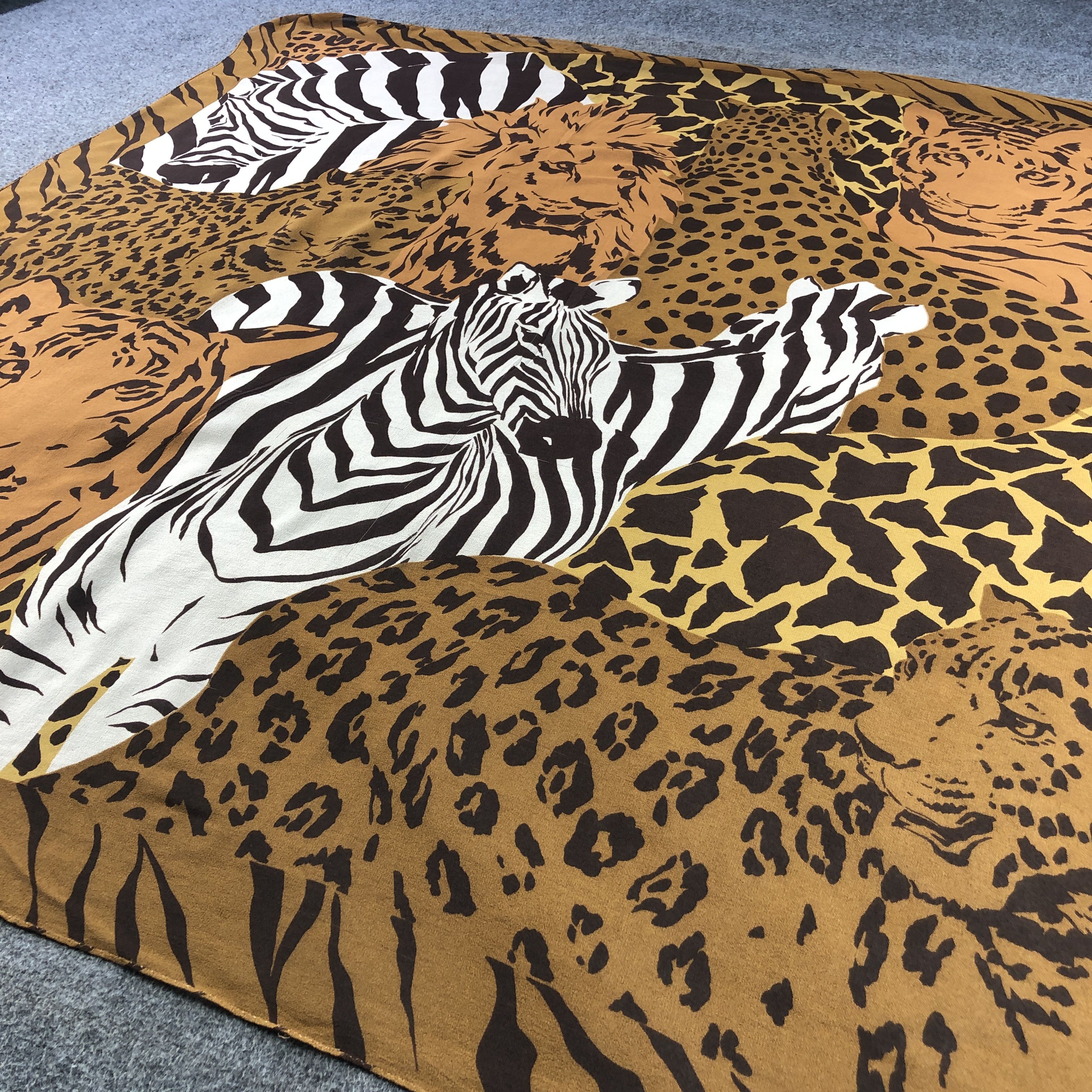 Vintage Safari Animals Scarf M1108 Size ONE SIZE - 3 Thumbnail