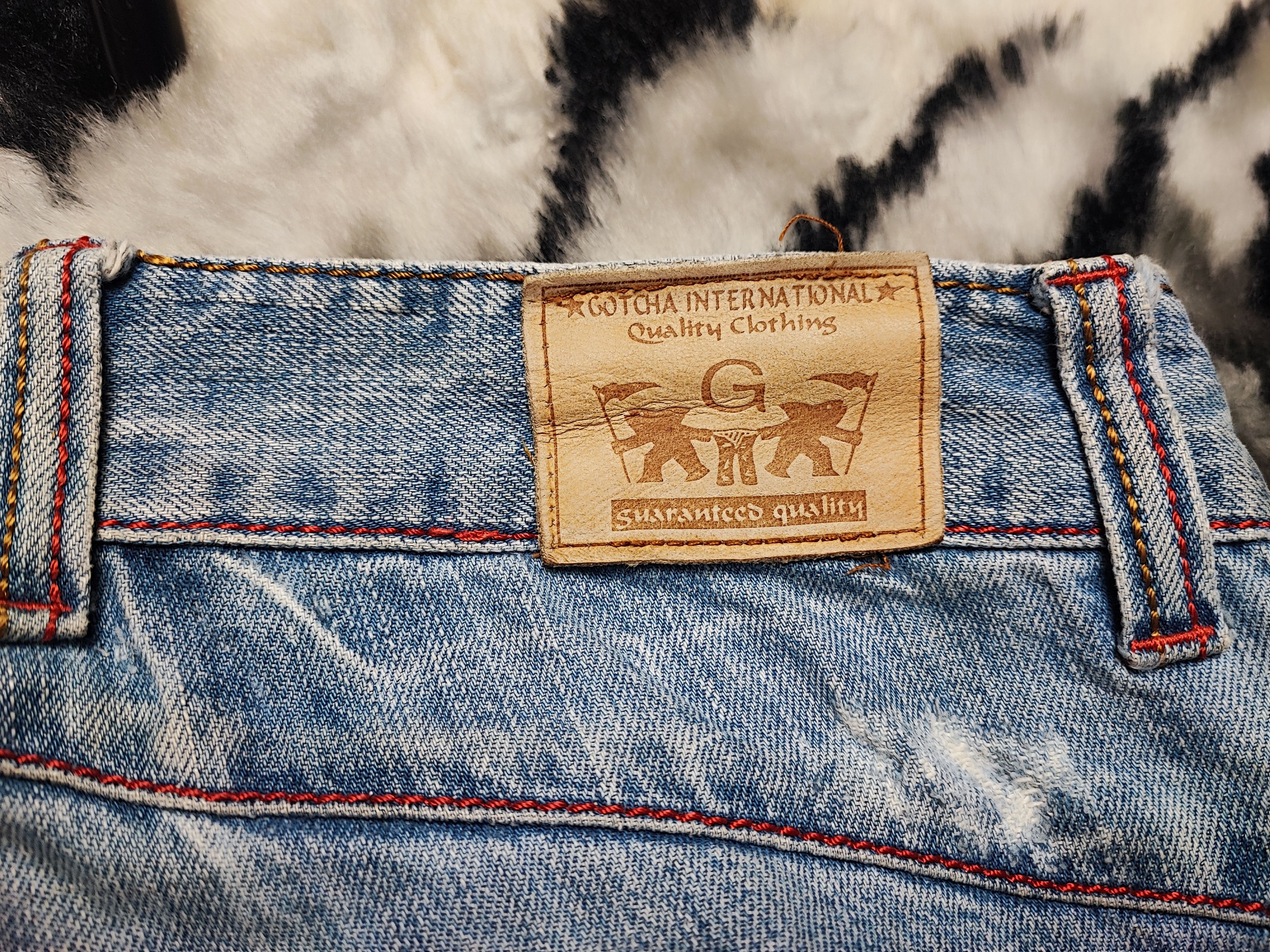 Gotcha Gotcha relaxed fit light wash denim jeans distressed patches Size US 32 / EU 48 - 13 Thumbnail