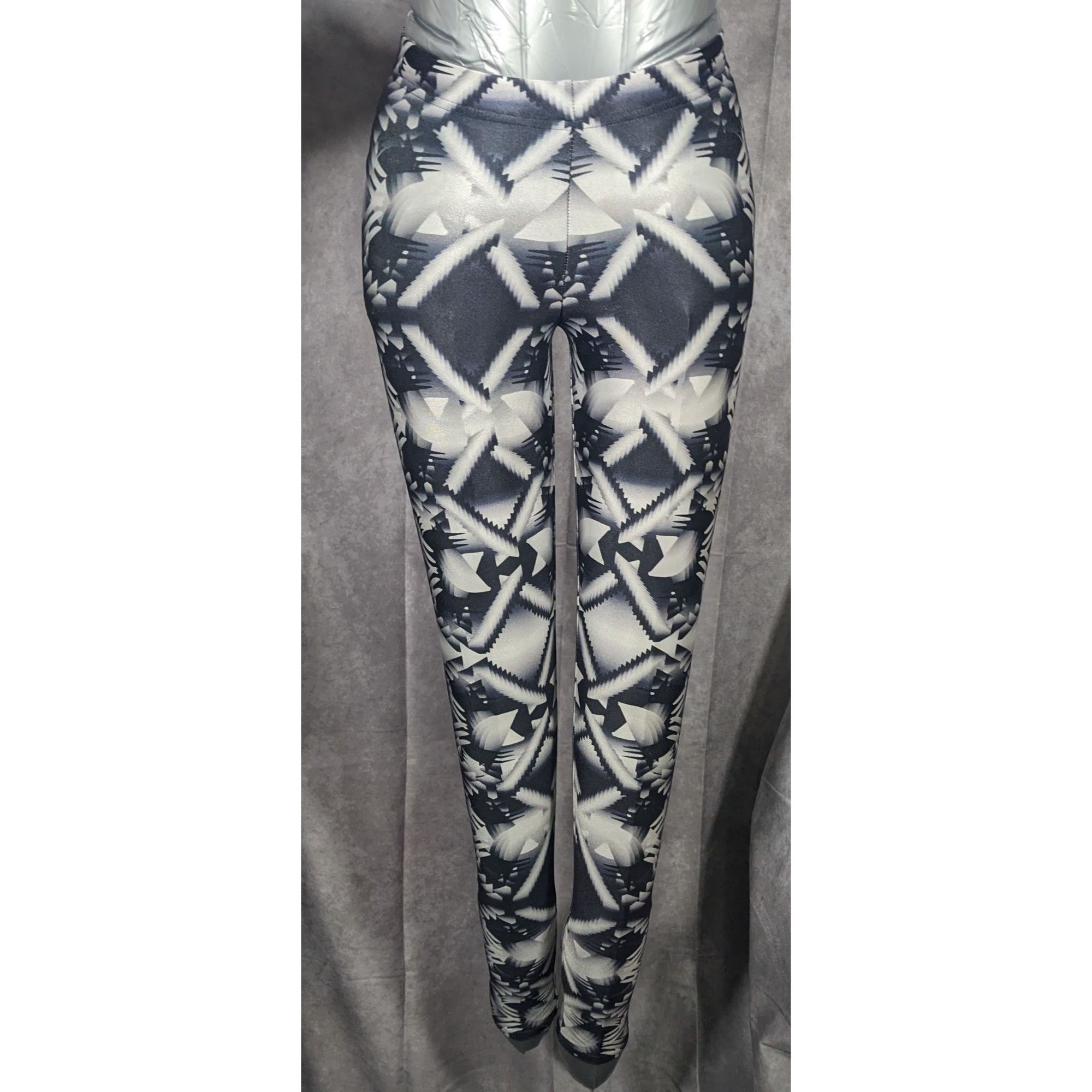 BlackMilk Black Milk Black And White Geometric Print Leggings Size XS Size 22" - 6 Thumbnail