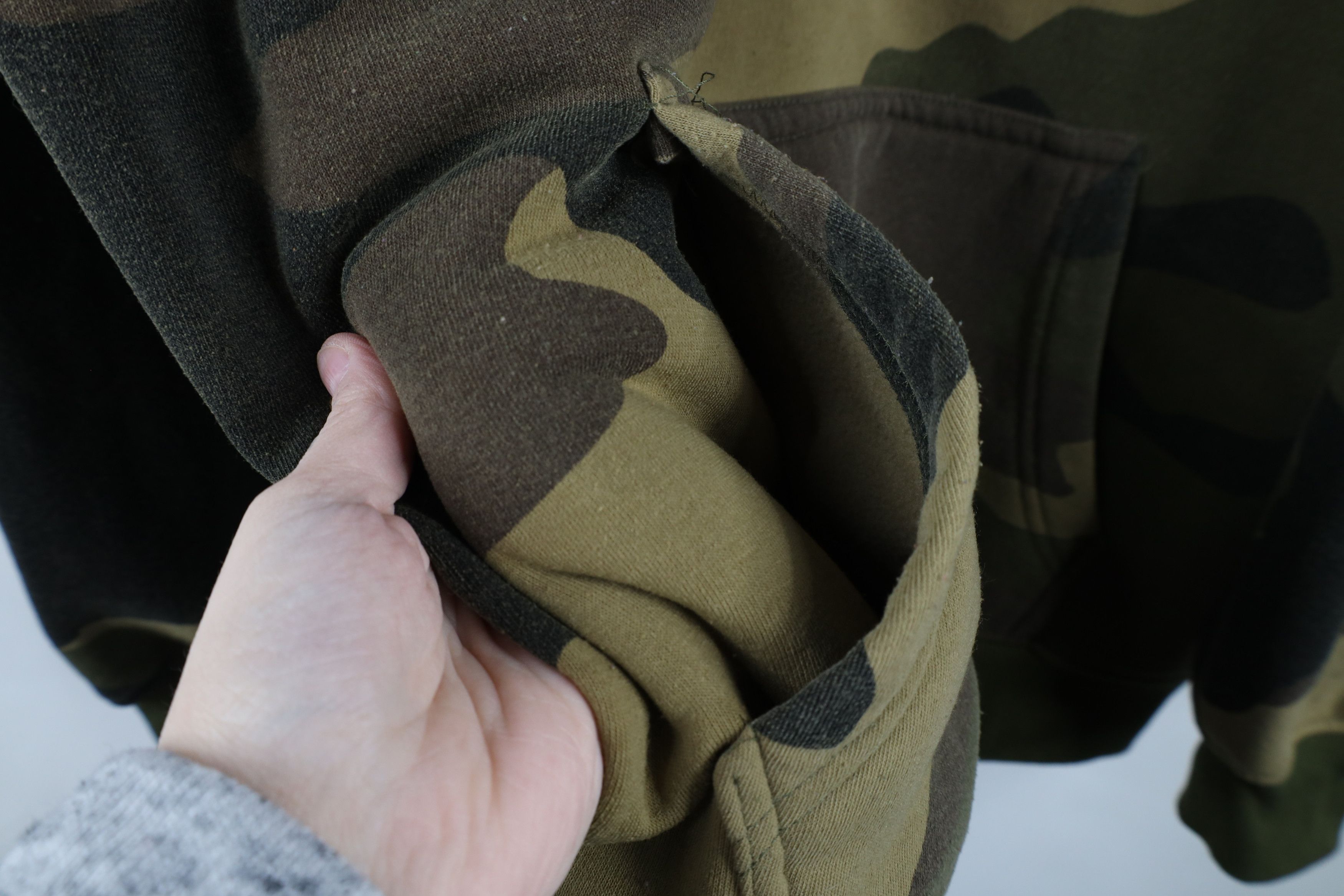 Vintage Vintage 90s Streetwear Heavy Camouflage Hoodie Sweatshirt Size US XXL / EU 58 / 5 - 7 Thumbnail