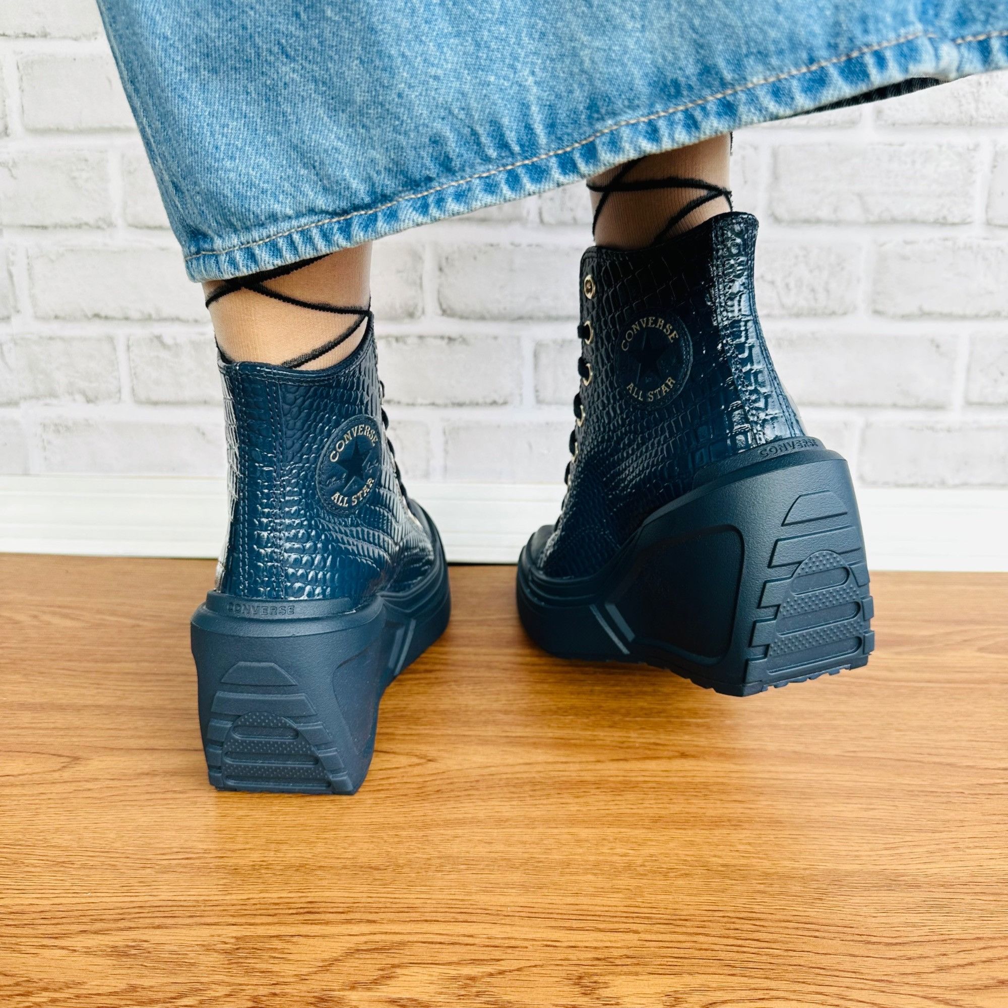 Converse ⭐Chuck 70 De Luxe Wedge Platform Leather Sneakers 6.5 Womens Size US 6.5 / IT 36.5 - 3 Thumbnail