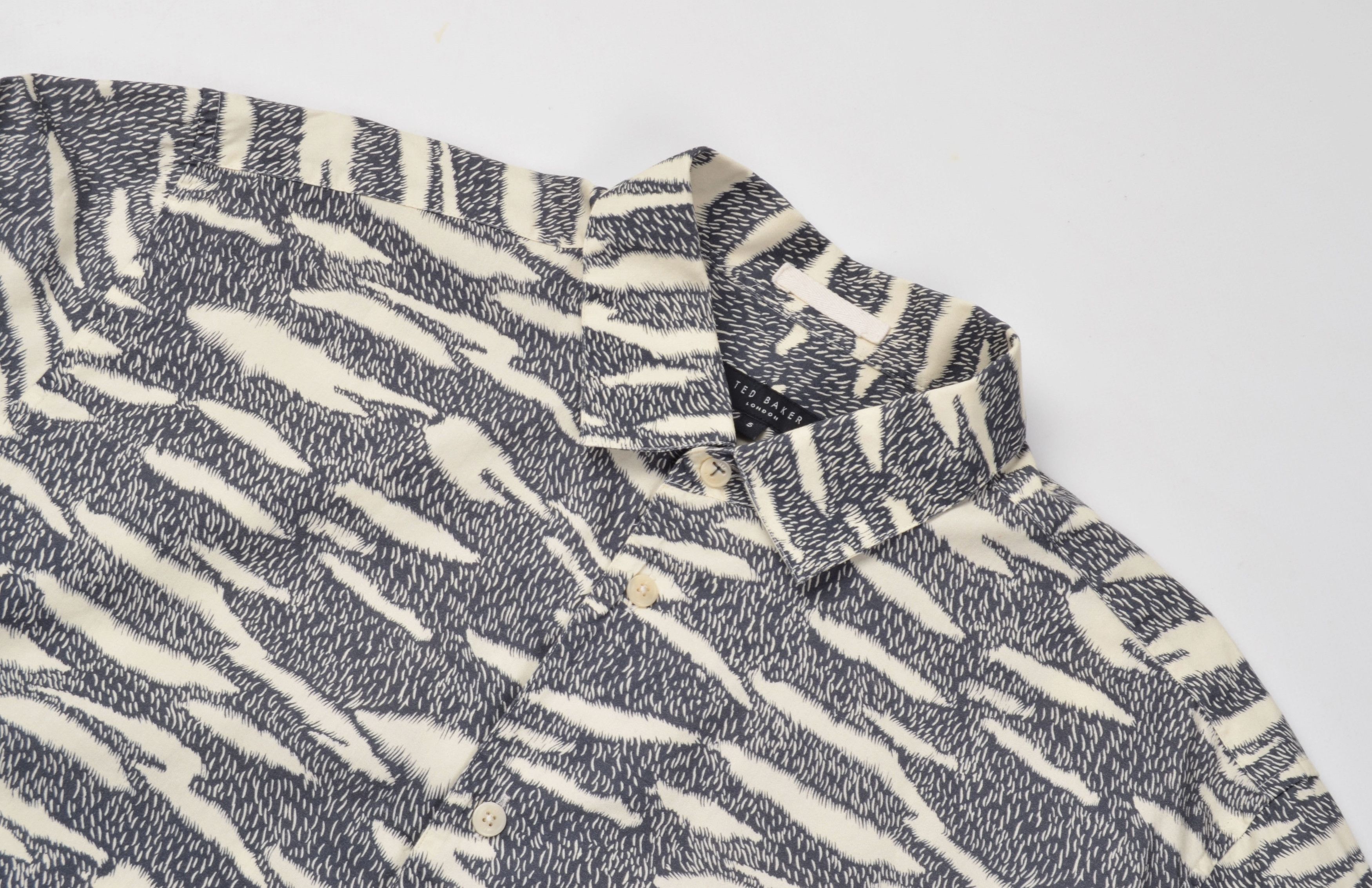 Designer × Ted Baker Ted Baker London Long Sleeve Button Up Printed Shirt Size US XL / EU 56 / 4 - 2 Thumbnail