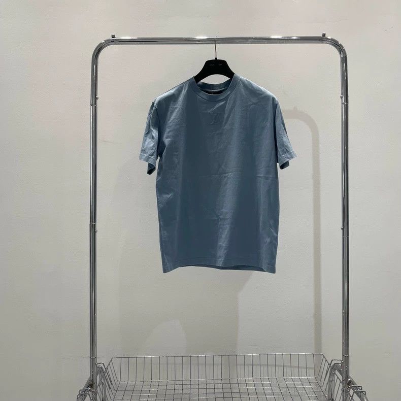 Louis Vuitton Louis Vuitton Embossed logo short sleeve T-shirt Size US L / EU 52-54 / 3 - 2 Thumbnail