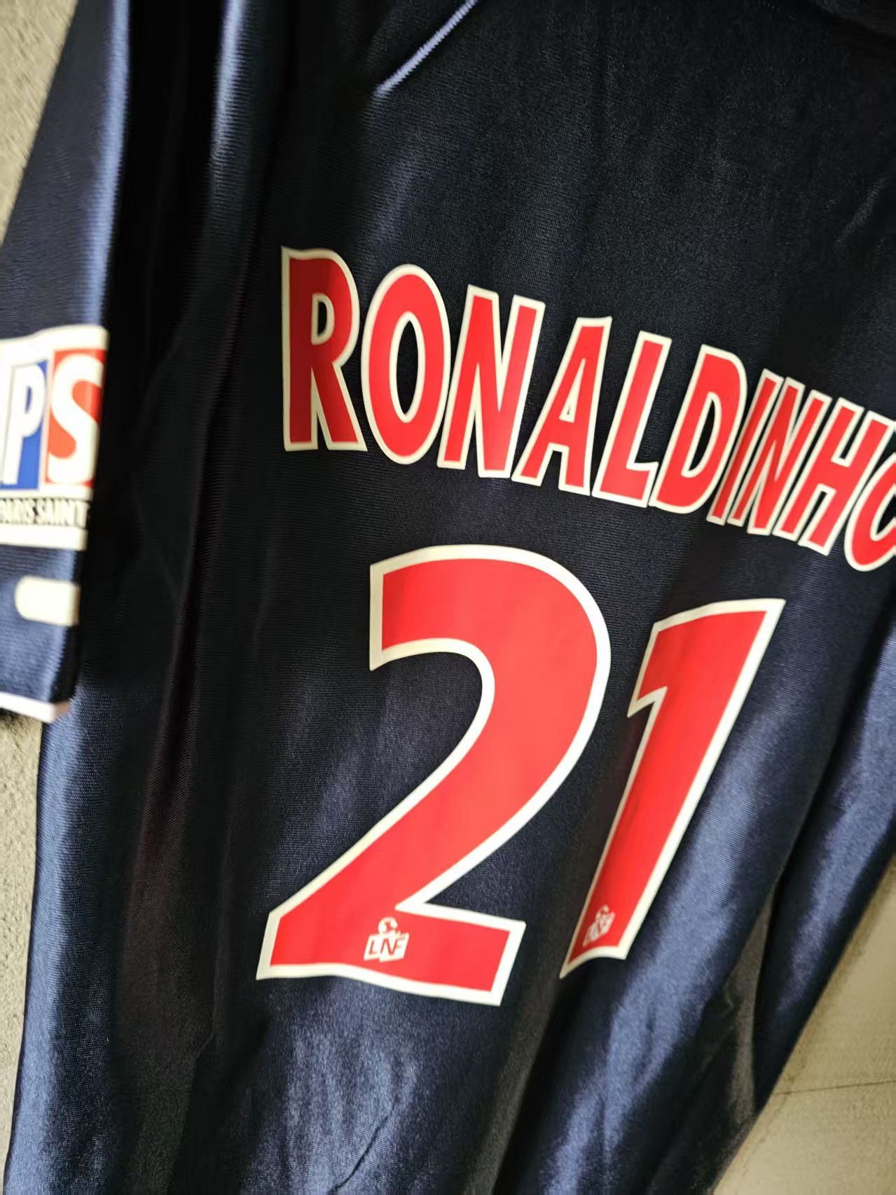 Other 2001 02 PSG 21 Ronaldinho Jersey Size US L / EU 52-54 / 3 - 3 Thumbnail