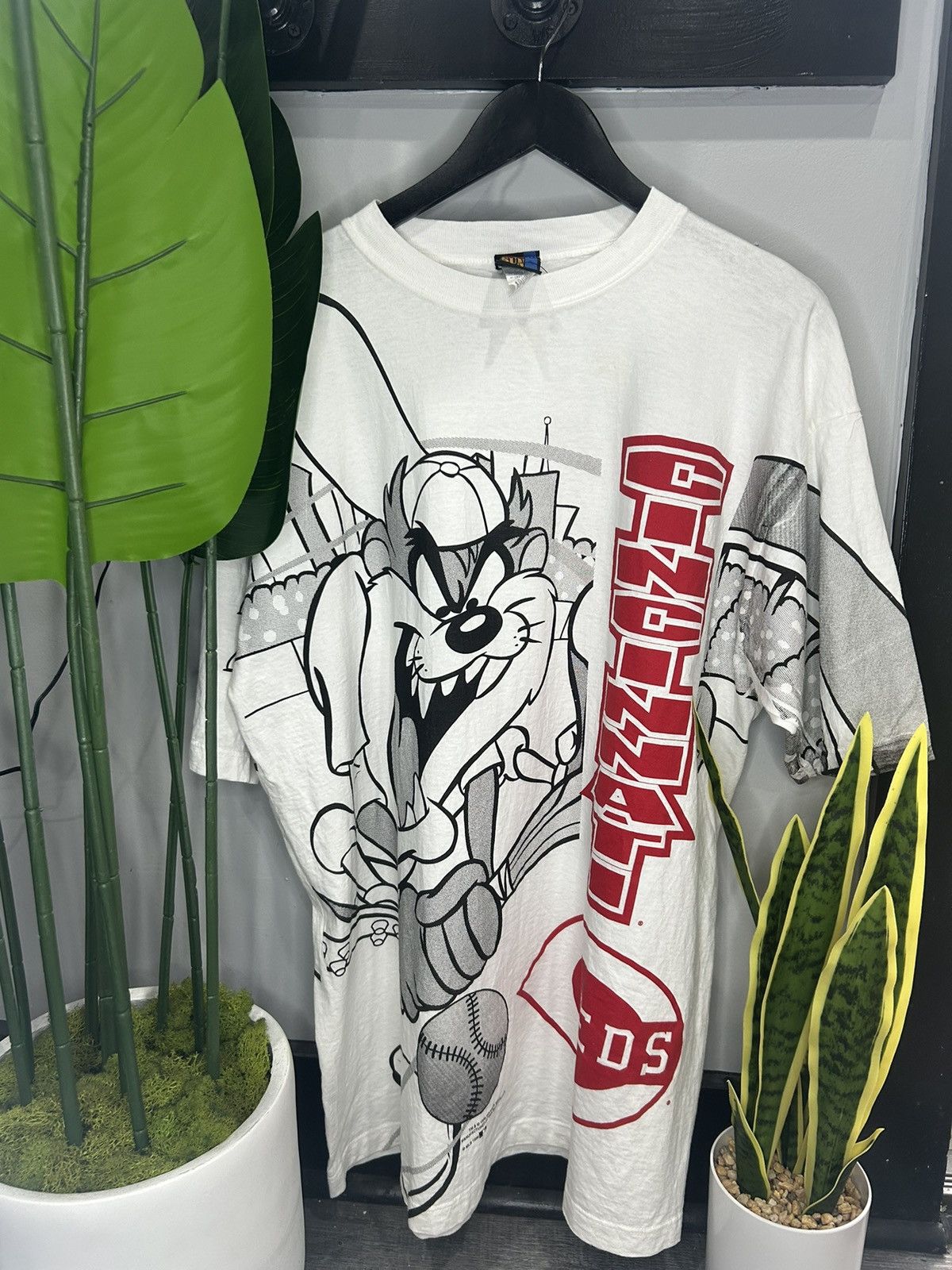Vintage Cincinnati Reds Vintage Taz Shirt Size US XL / EU 56 / 4 - 1 Thumbnail