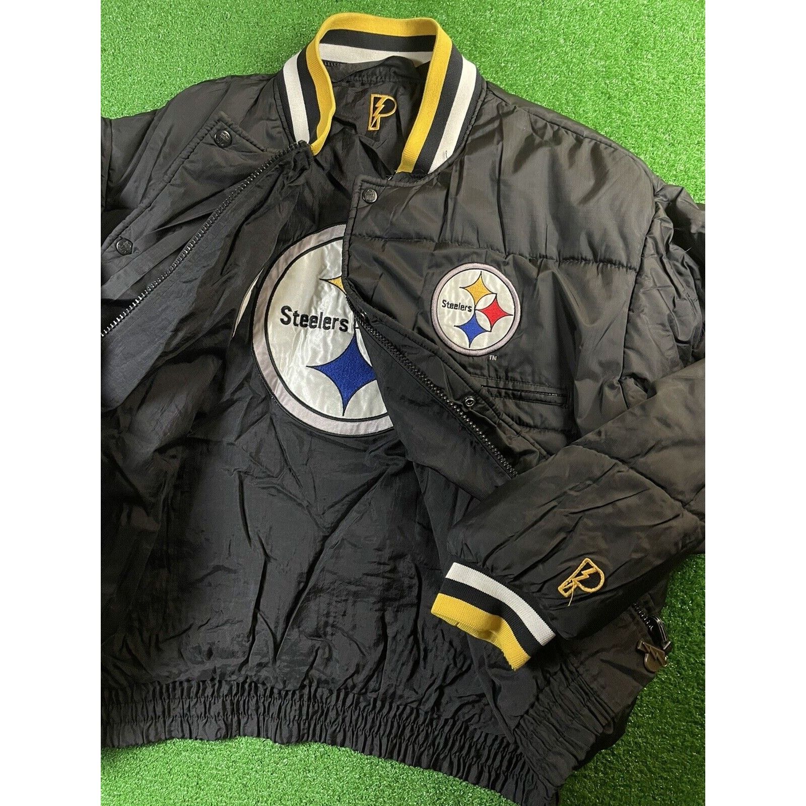 image of Vintage 90's Pittsburgh Steelers Reversible XL Puffer Jacket in Black, Men's