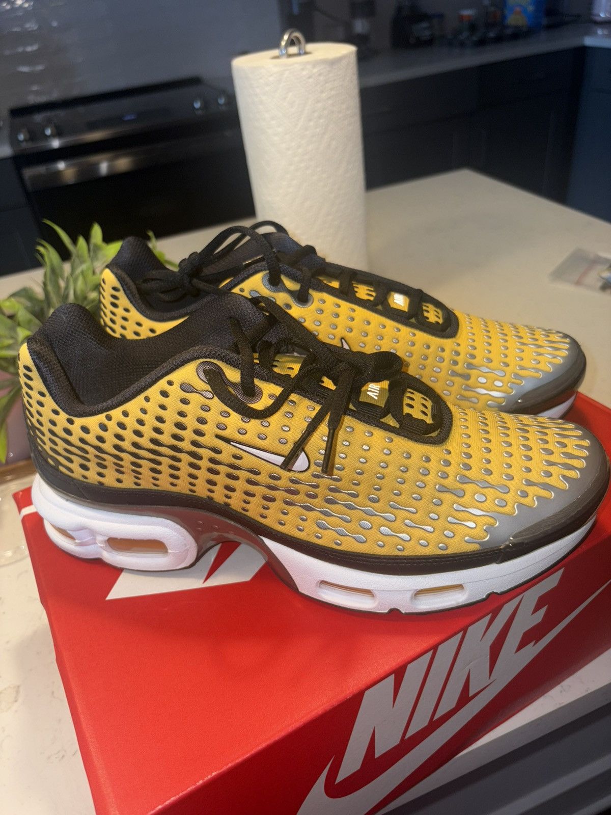Nike Nike Air Max Plus 7 “Varsity Maize” Size US 11 / EU 44 - 7 Thumbnail