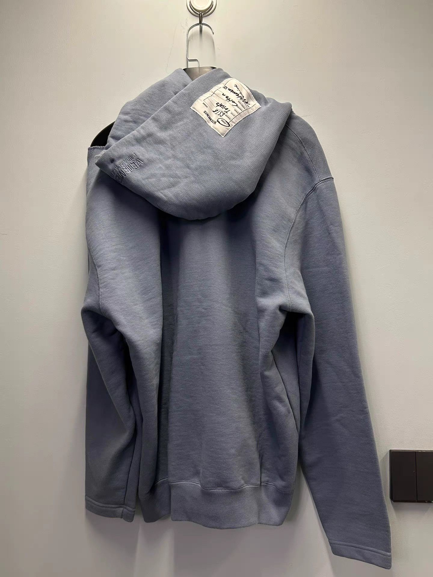 Vetements VETEMENTS off-shoulder sweatshirt Size US S / EU 44-46 / 1 - 2 Thumbnail