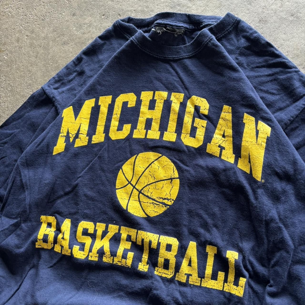 Vintage Vintage early 2000’s Michigan Basketball Size US M / EU 48-50 / 2 - 2 Thumbnail