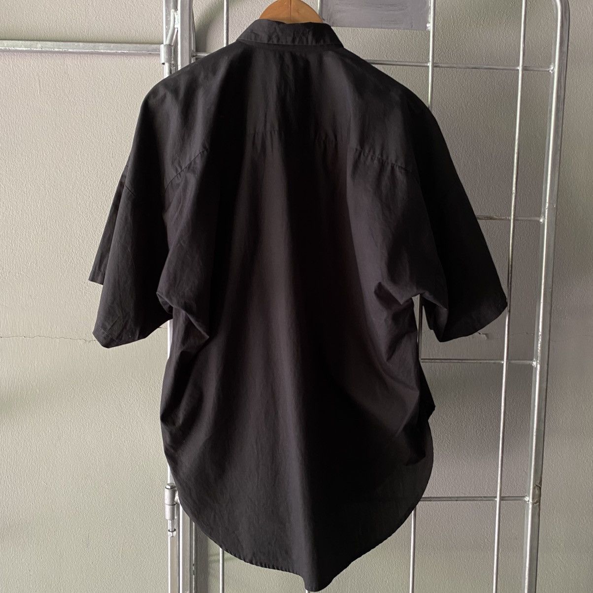 Norma Kamali NORMA KAMALI Black Short-Sleeve Hidden Placket Shirt Size XL / US 12-14 / IT 48-50 - 13 Thumbnail