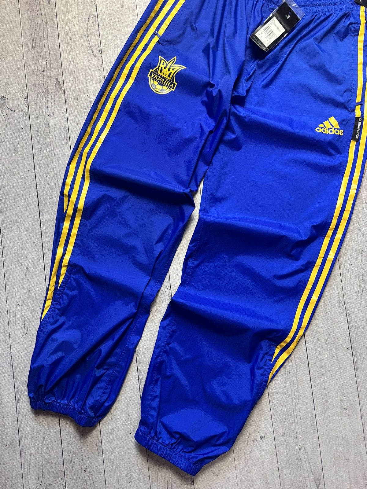 Vintage Vintage adidas Ukraine soccer pants joggers size L/XL logo Size US 36 / EU 52 - 2 Thumbnail
