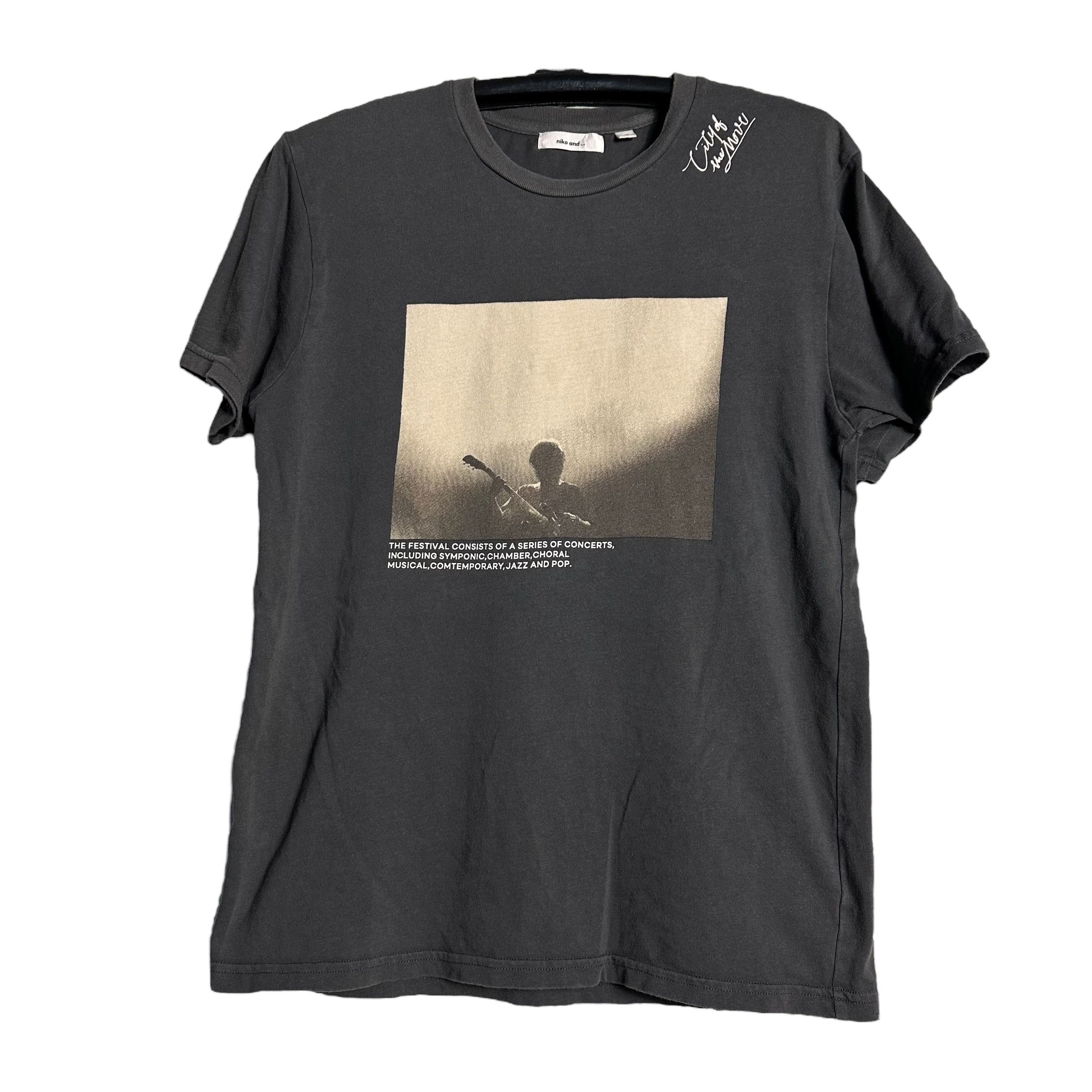 Japanese Brand 🔥RARE🔥Niko and ... Japanese Brand Music Concert T-shirt Size US L / EU 52-54 / 3 - 1 Thumbnail